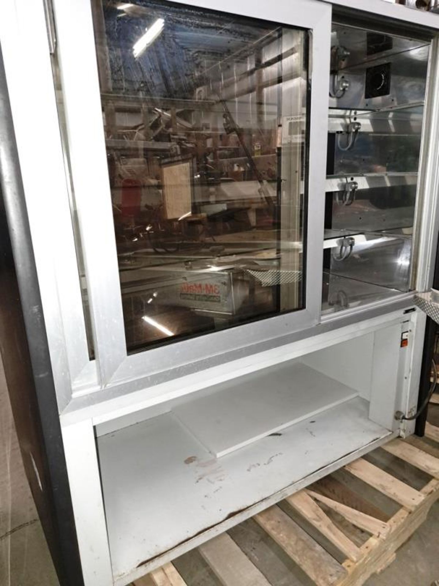 Royal Mdl. RS04LGCD Bakery Display Case, curved glass front, (3) glass shelves, (2) sliding near - Image 5 of 6