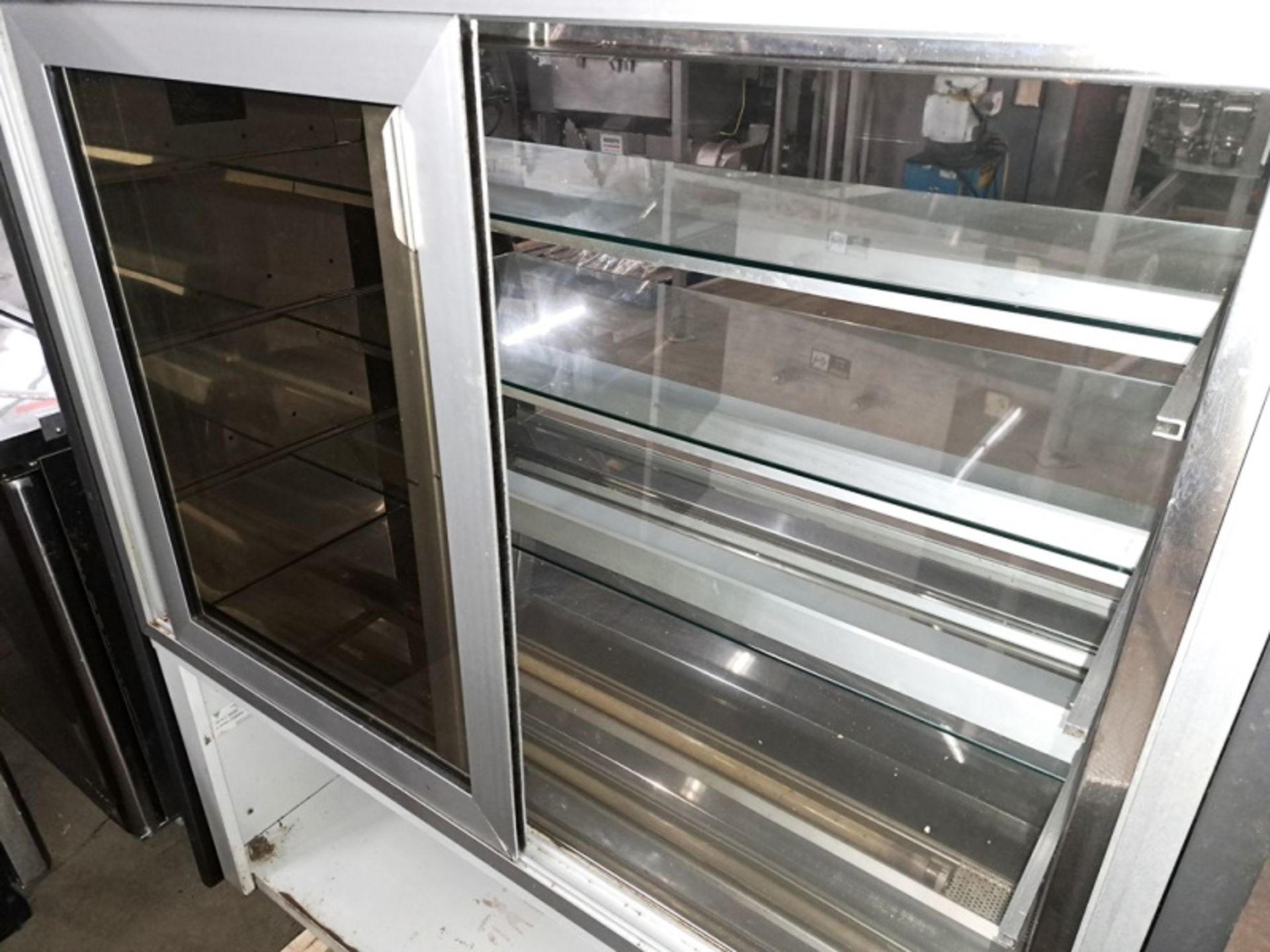 Royal Mdl. RS04LGCD Bakery Display Case, curved glass front, (3) glass shelves, (2) sliding near - Image 3 of 6