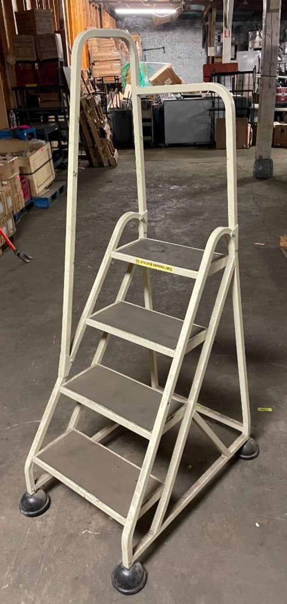 4-STEP PORTABLE METAL LADDER STAIRS