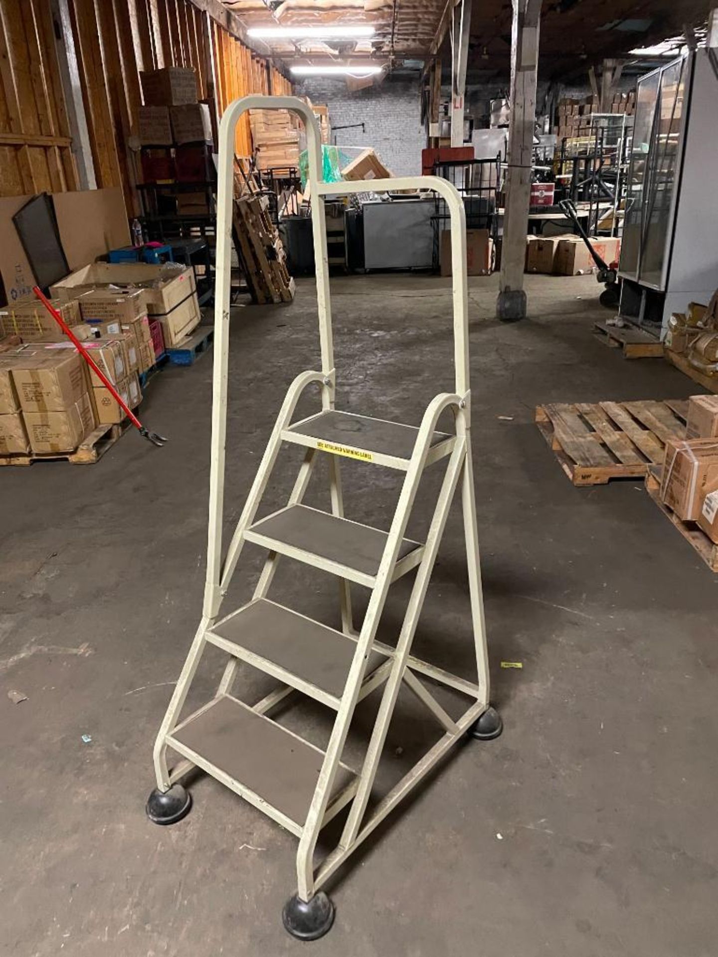 4-STEP PORTABLE METAL LADDER STAIRS - Image 3 of 3