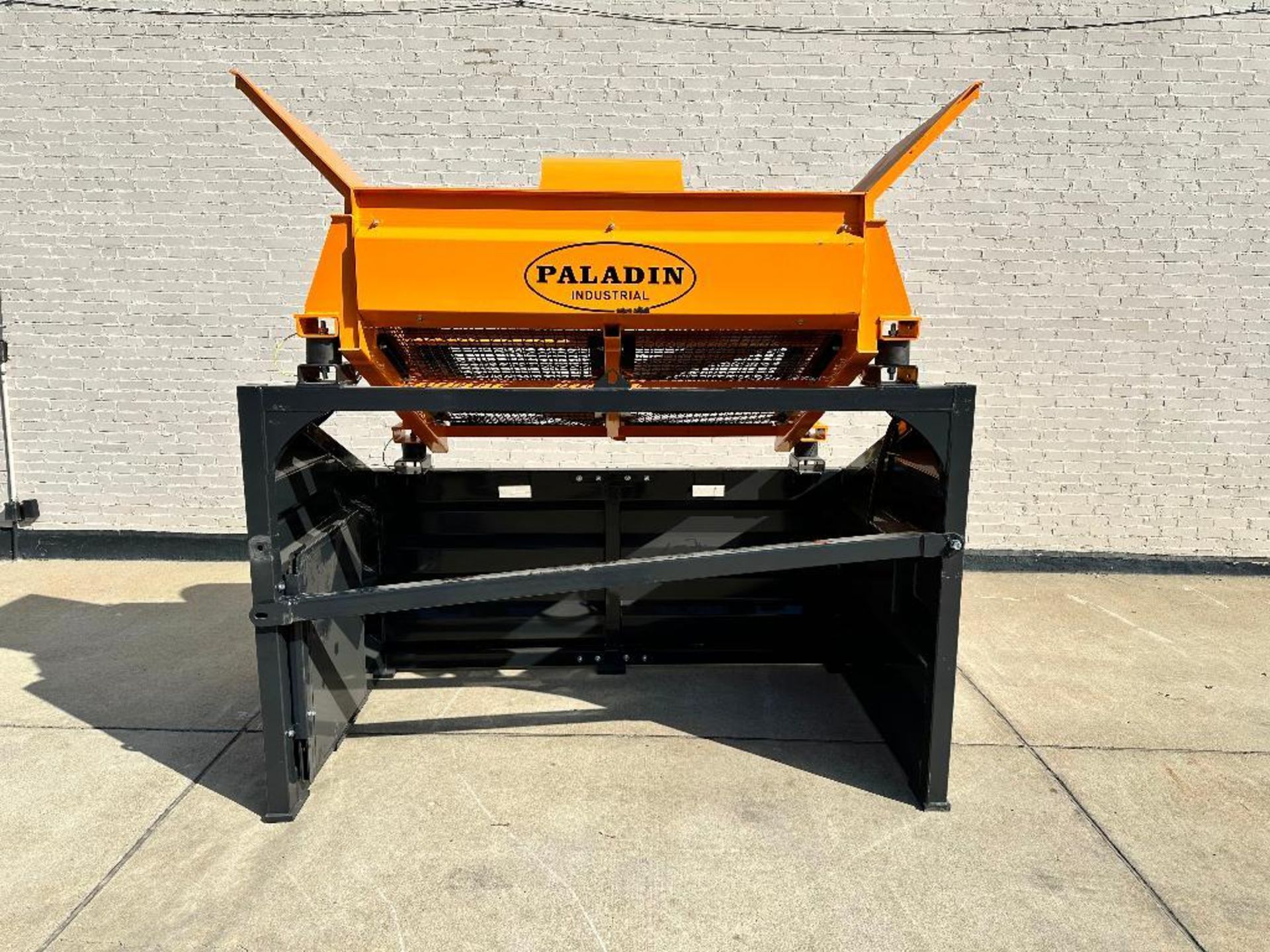 DESCRIPTION: Paladin Industrial Vibratory Screen US70 Top Soil Conditioner/Rock/Sand BRAND / MODEL: