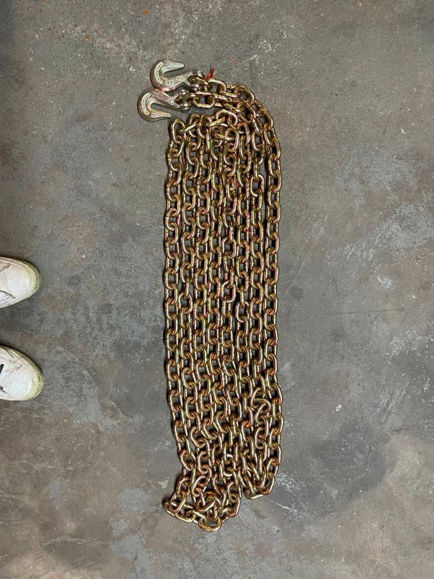 DESCRIPTION: (2) 3/8" X 25 FT. GRADE 70 TRANSPORT CHAIN WITH CLEVIS GRAB HOOKS BRAND/MODEL: LACLEDE - Image 3 of 5