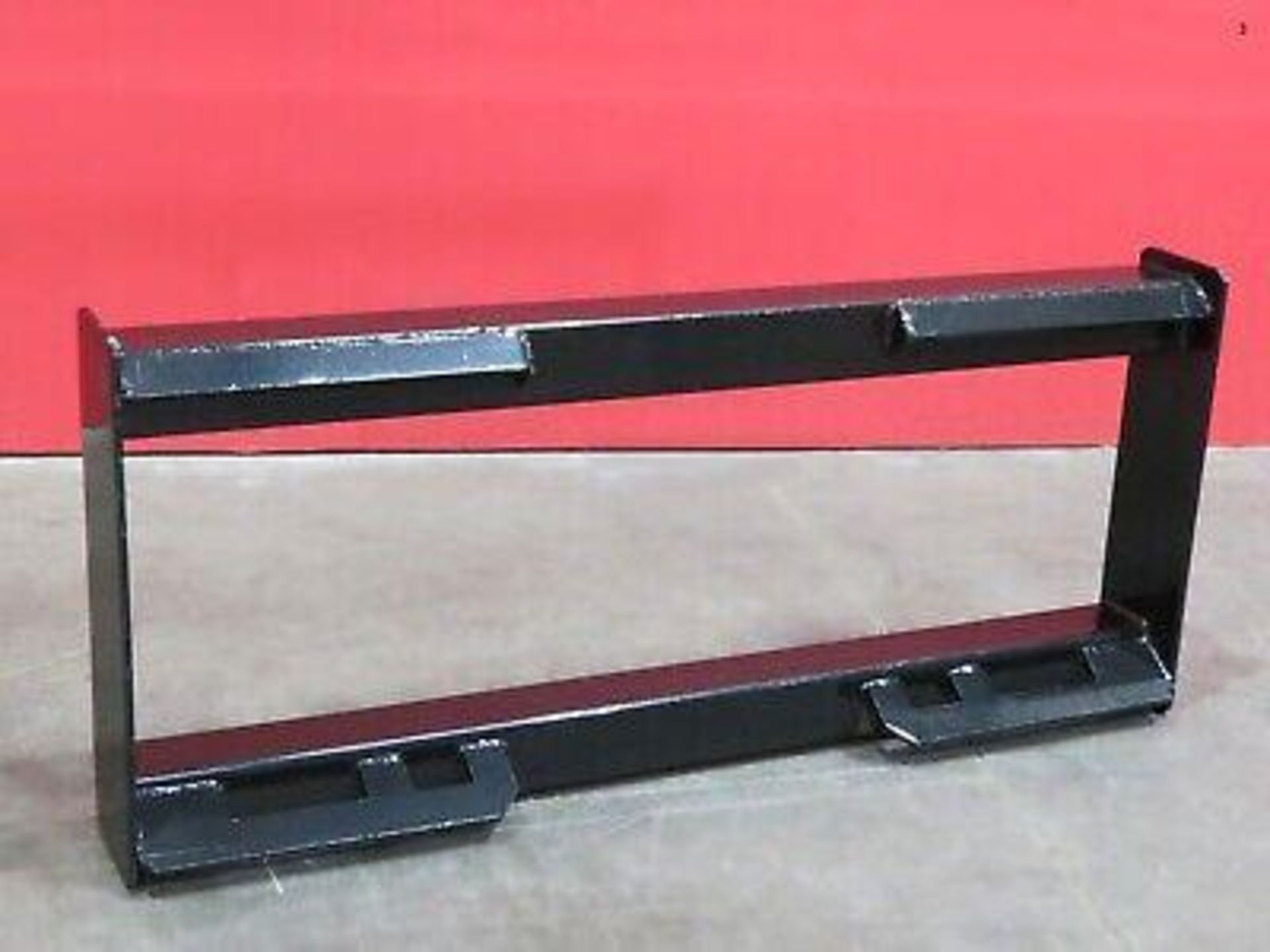 2022 UNIVERSAL MOUNTING FRAME SKID STEER ATTACHMENT BRAND/MODEL: MOWER KING SSMF QTY: 1