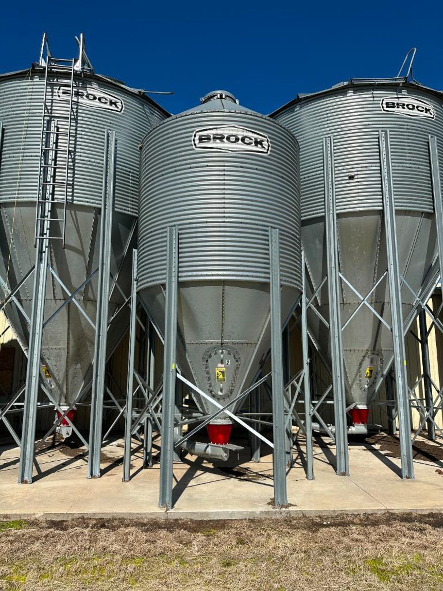 BROCK 9FT DIAMETER FEED & WET-HOLDING HOPPER BIN BRAND/MODEL: BROCK INFORMATION: 9' DIAMETER W/ 45 A - Image 2 of 16