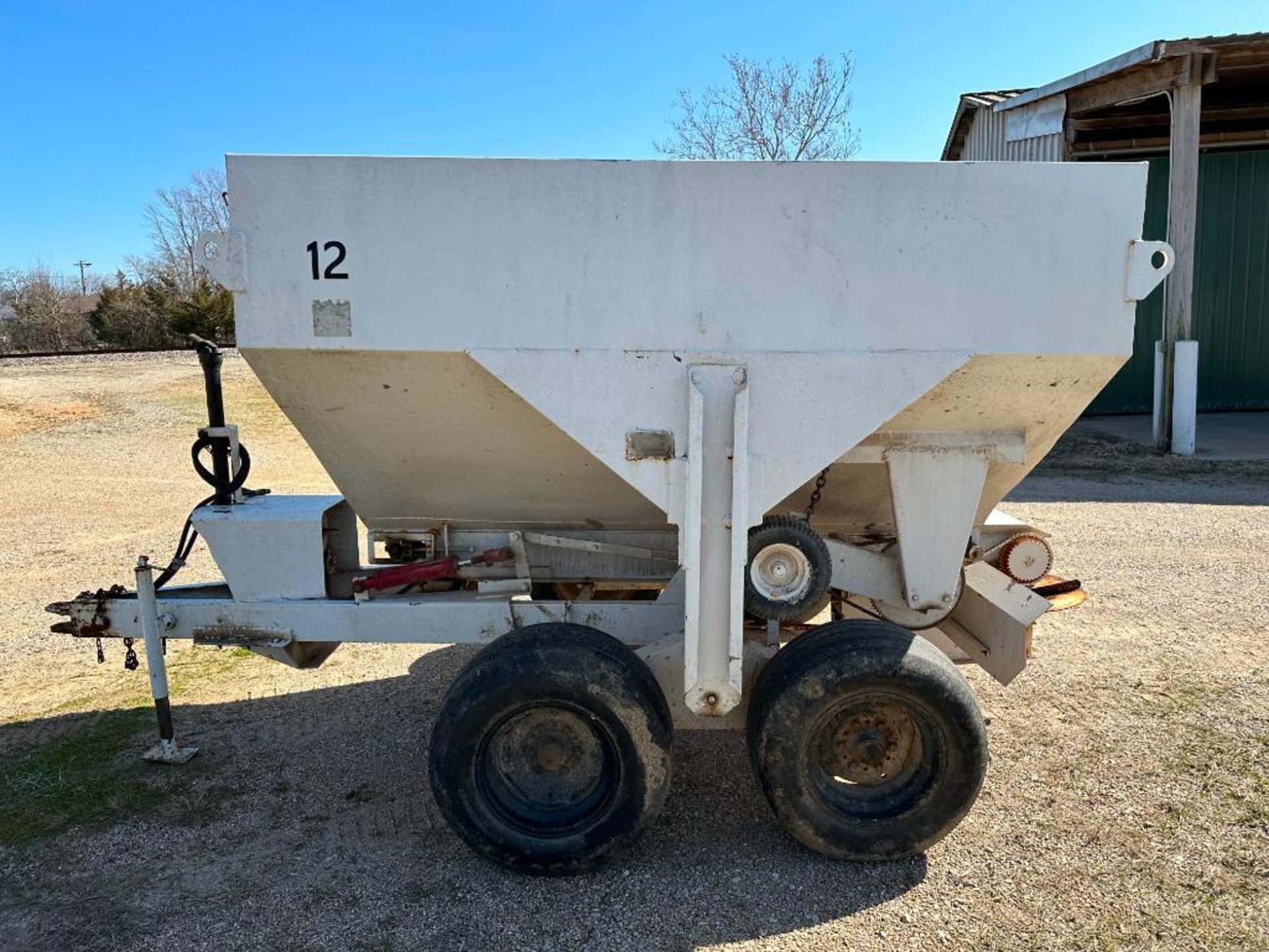 SIMONSEN 5-TON FERTILIZER SPREADER BRAND/MODEL: SIMONSEN SMC1754S INFORMATION: 5-TON CAP, 50' SPREAD - Image 8 of 30