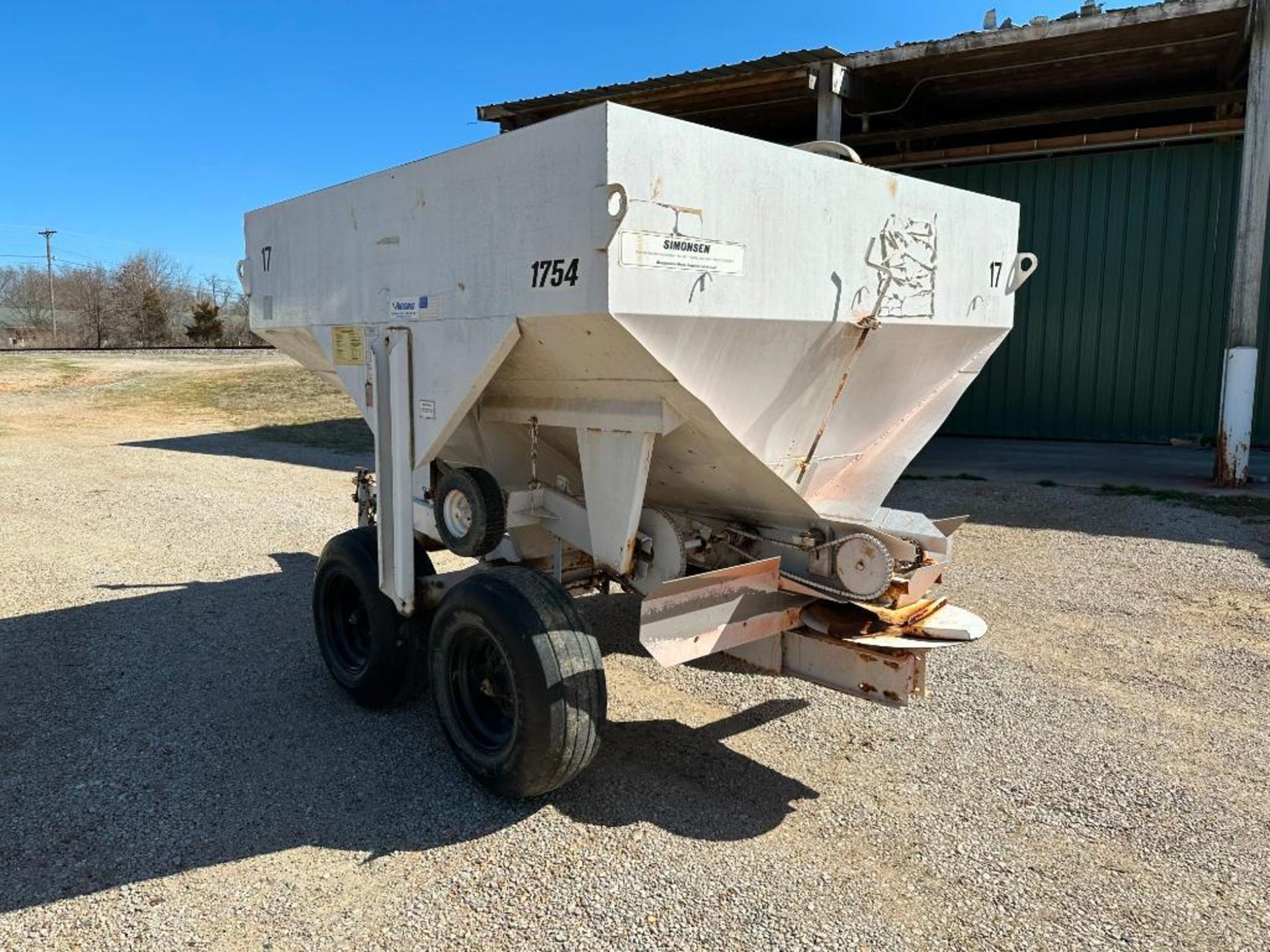 SIMONSEN 5-TON FERTILIZER SPREADER BRAND/MODEL: SIMONSEN SMC1754S INFORMATION: 5-TON CAP, 50' SPREAD - Image 8 of 23