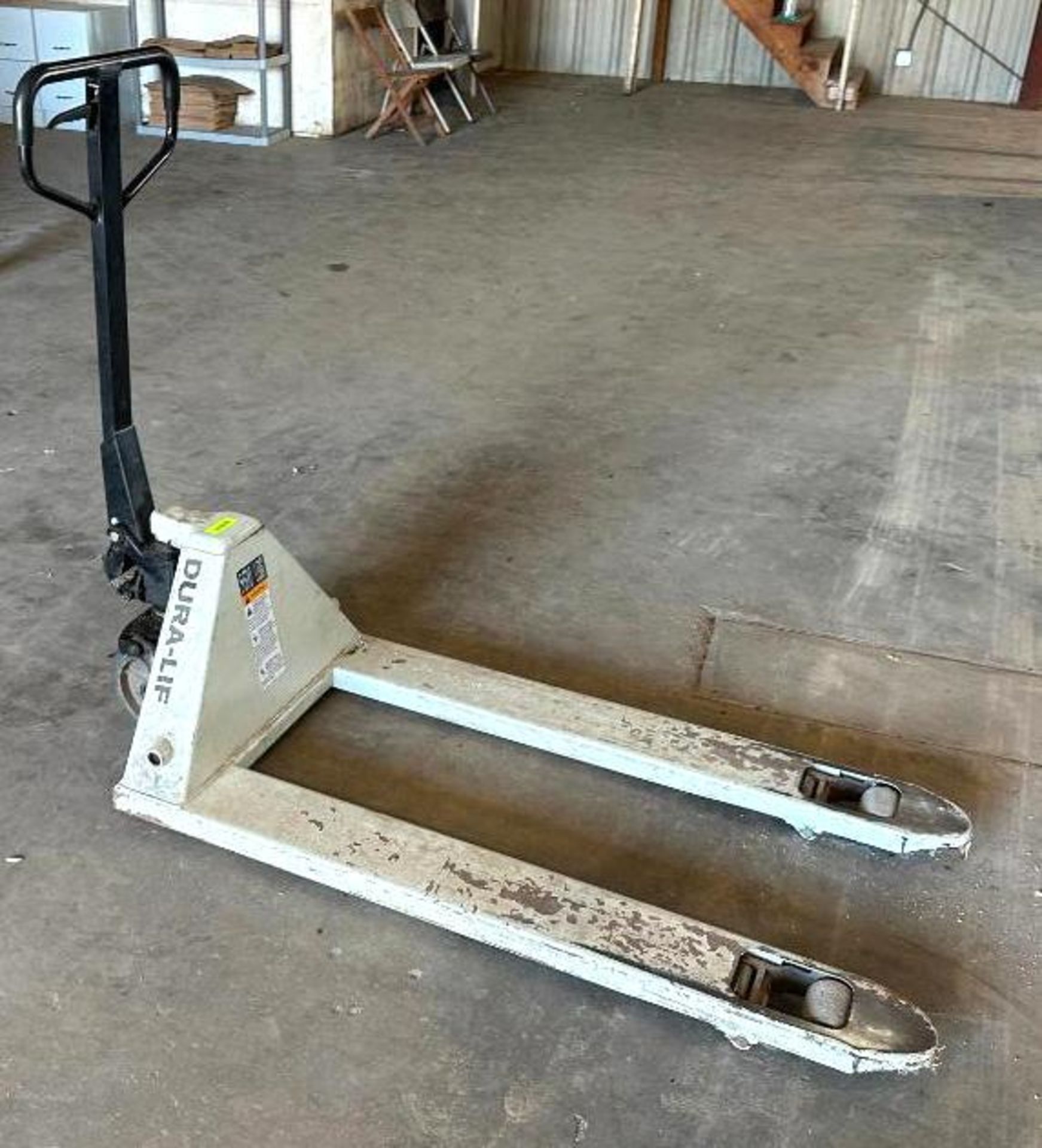 DURA-LIF 5500 LBS CAPACITY PALLET JACK BRAND/MODEL: DURA-LIF LOCATION: MAIN WAREHOUSE