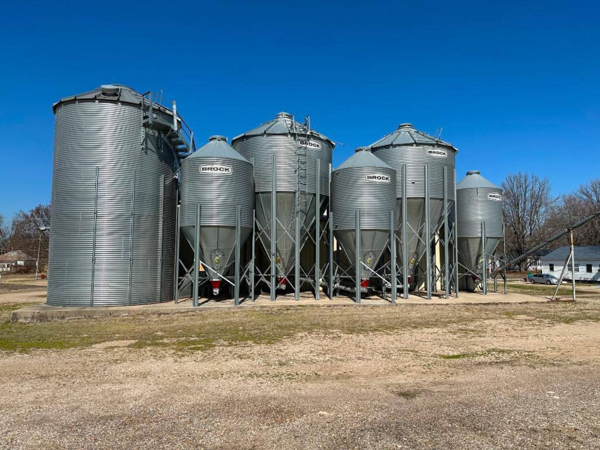 BROCK 21' ON FARM FEED HOLDING BIN W/ 22" CENTRIFUGAL FAN W/ CONTROL (SEE PHOTOS) BRAND/MODEL: BROCK - Image 21 of 21