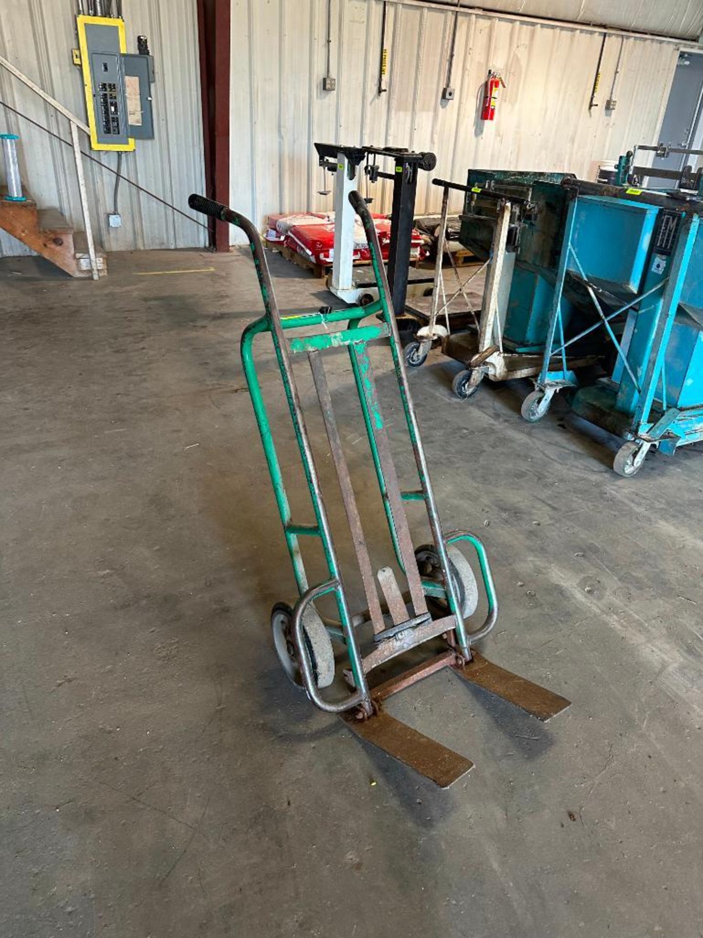 EZY-TILT 2-WHEELED PALLET HAND TRUCK LOCATION: MAIN WAREHOUSE - Image 3 of 4