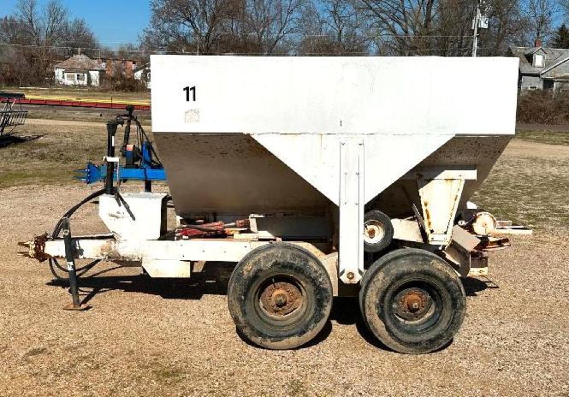 SIMONSEN 5-TON FERTILIZER SPREADER BRAND/MODEL: SIMONSEN SMC1754S INFORMATION: 5-TON CAP, 50' SPREAD - Image 6 of 28