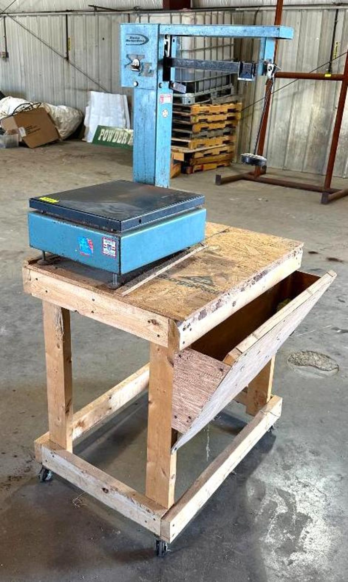 HOWE RICHARDSON 300LB CAPACITY SCALE W/ WOODEN STAND ON CASTERS BRAND/MODEL: HOWE RICHARDSON MODEL 5 - Image 2 of 8