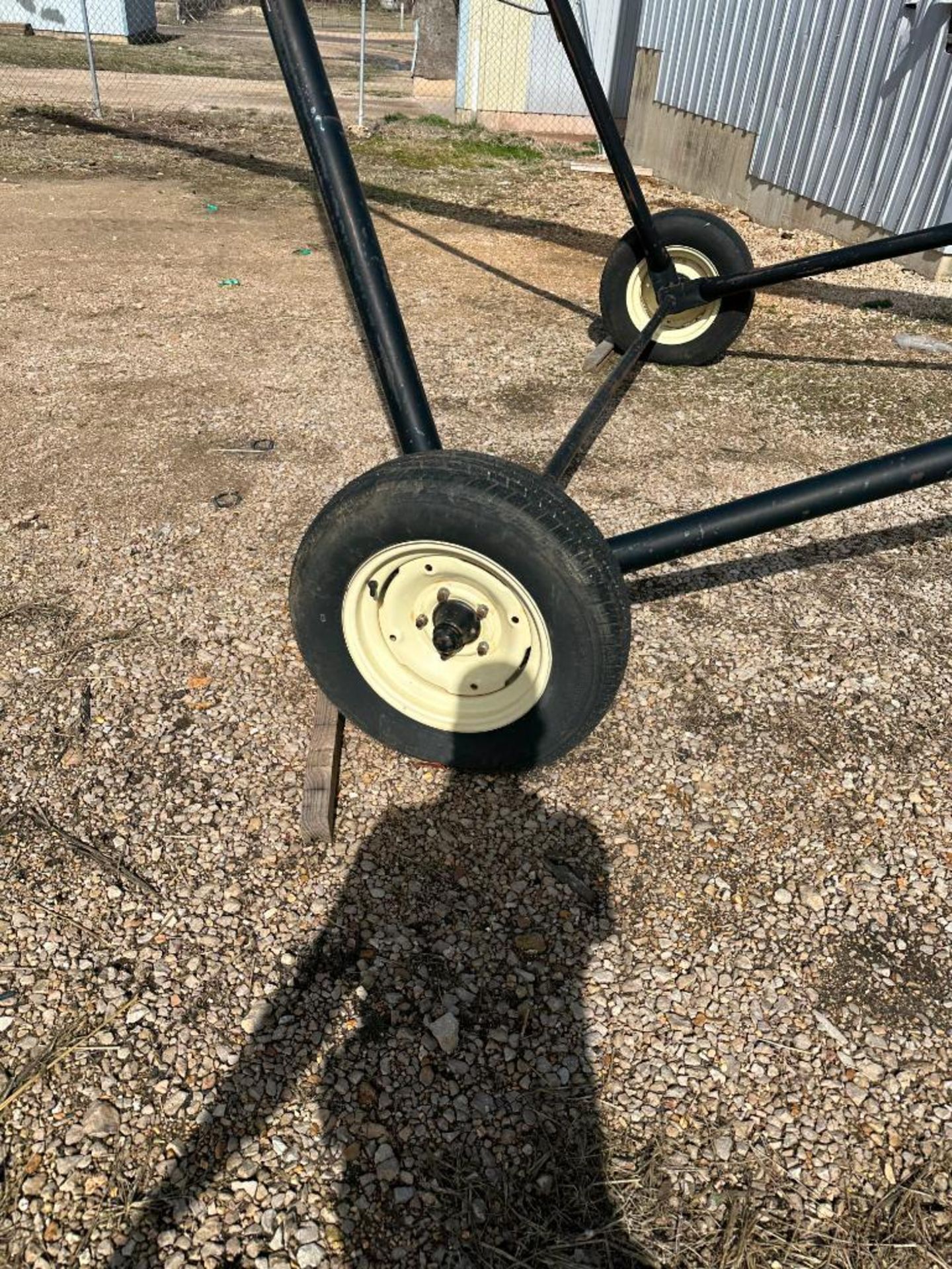 40 FT MOBILE GRAIN AUGER INFORMATION: IN WORKING CONDITION SIZE: 40' LOCATION: LOT - Image 6 of 15