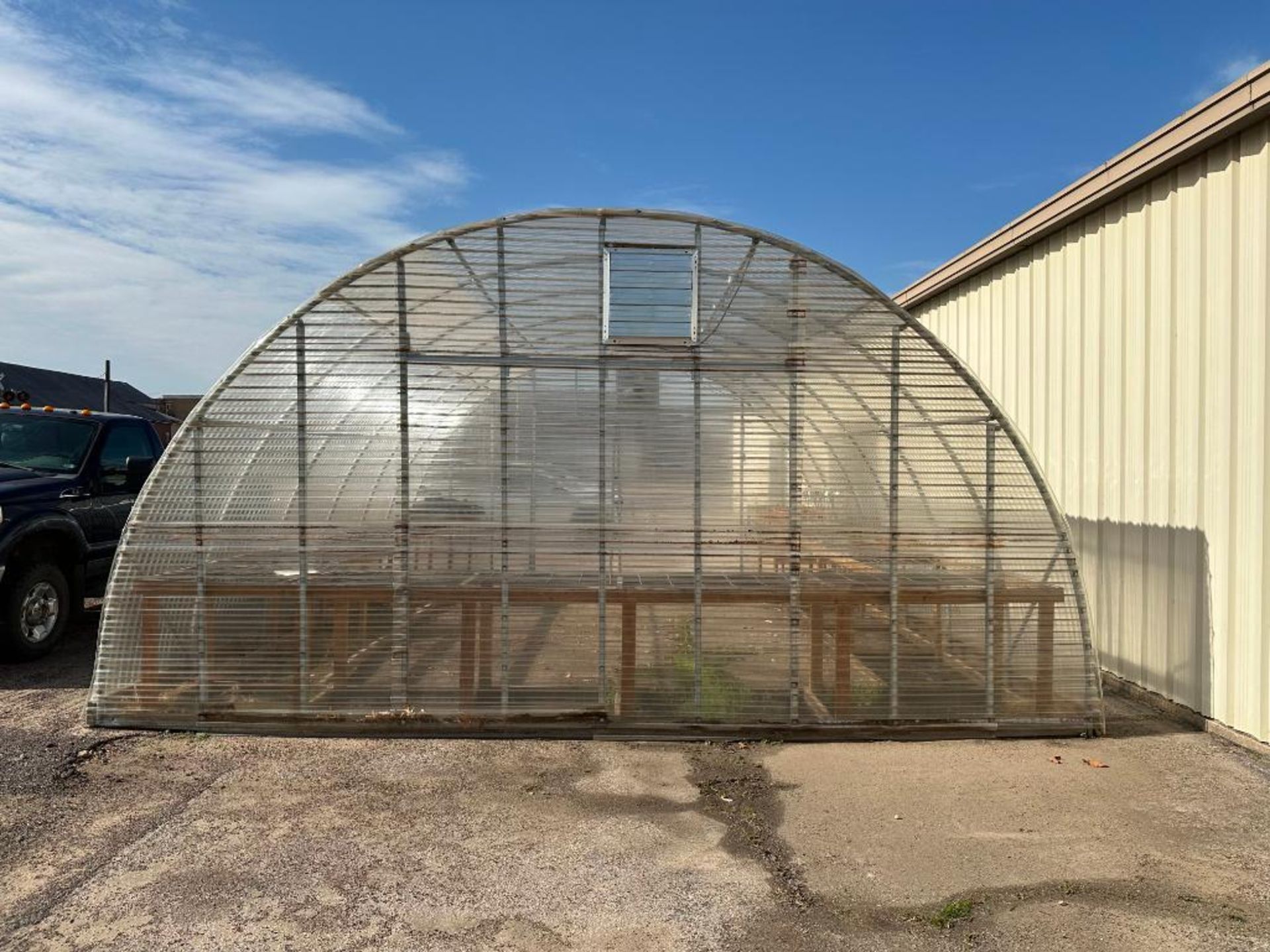 25' X 20' PLASTIC GREEN HOUSE W/ (2) EXHAUST FANS INFORMATION: WOODEN SHELF FRAMING SHOWN IN ADDITIO - Image 11 of 26