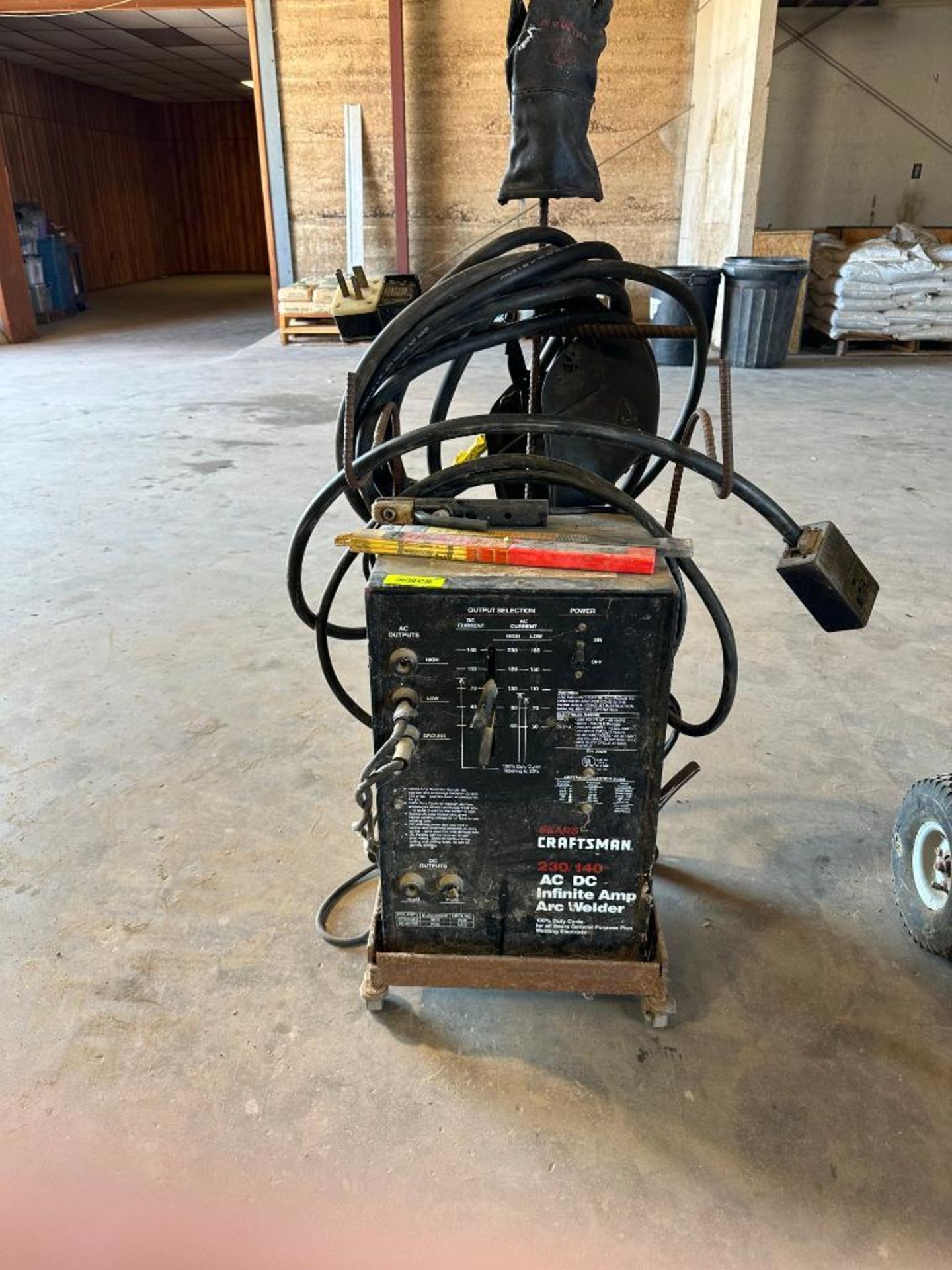 CRAFTSMAN 230/140 AC DC INFINITE AMP ARC WELDER LOCATION: MAIN WAREHOUSE - Image 3 of 8