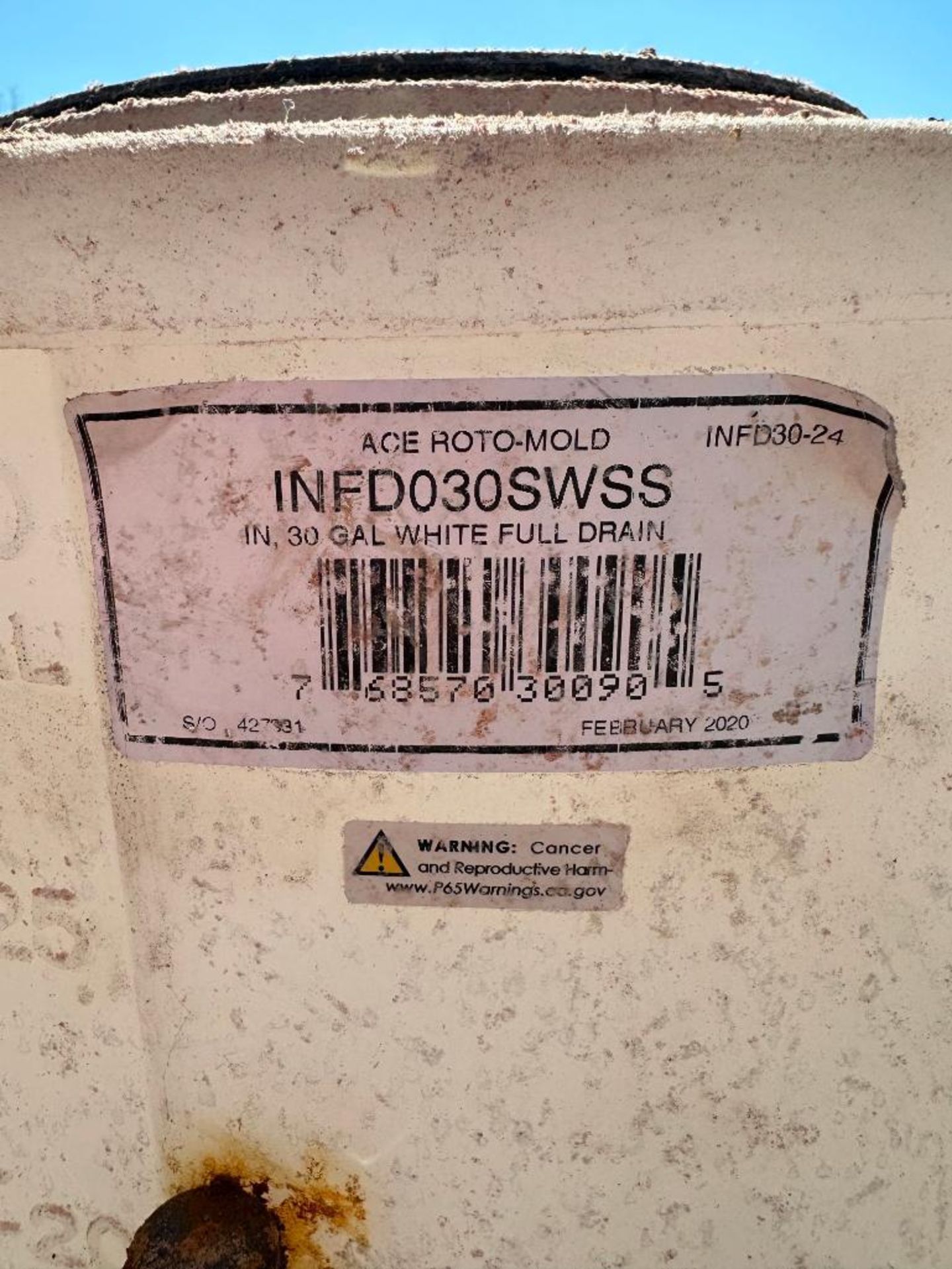 INDUSTRIAL FERTILIZER W/ 30 GALLON TANK & REMCO 5500 SERIES PUMP SIZE: 30 GALLON LOCATION: LOT - Image 11 of 13