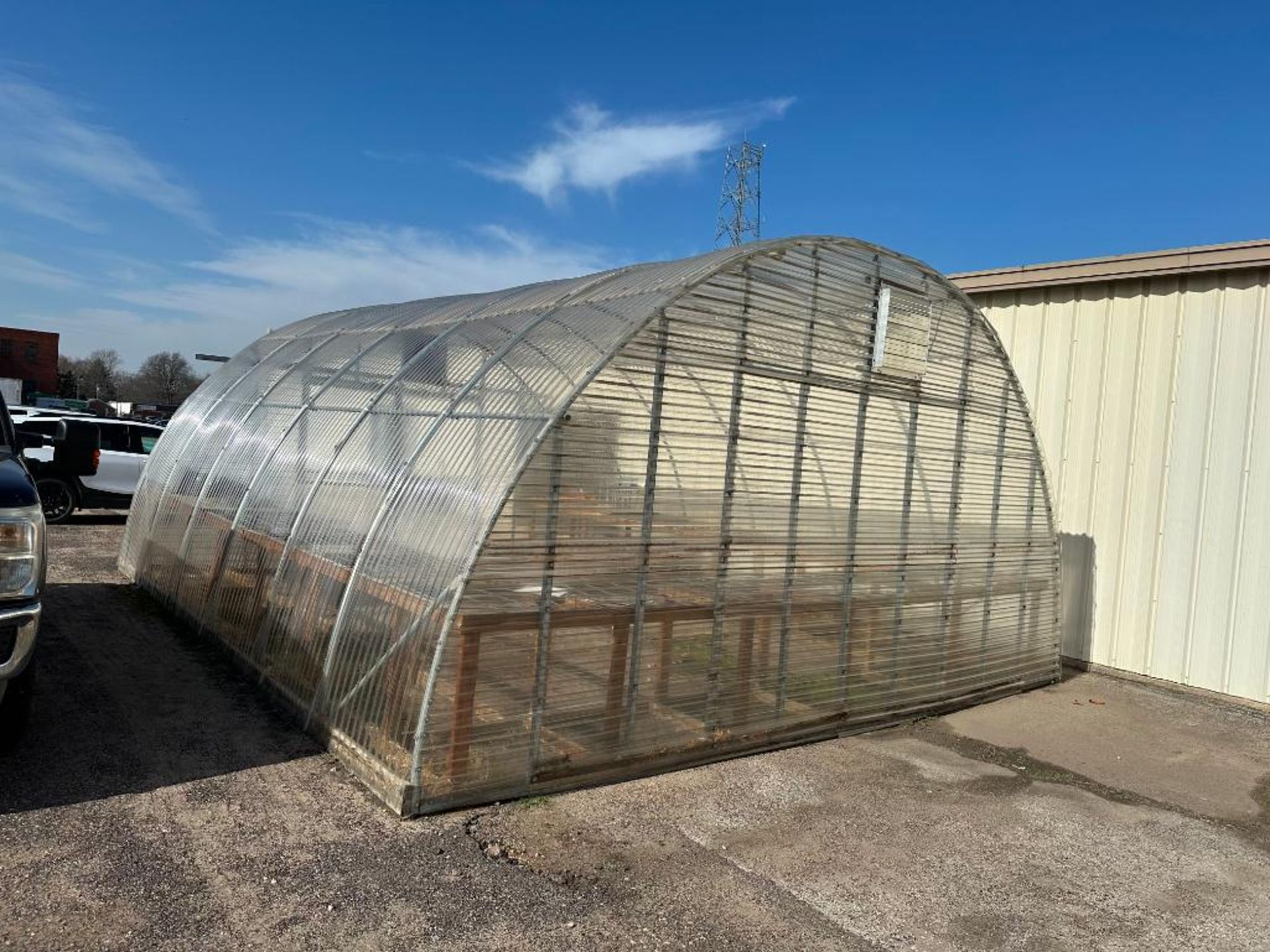 25' X 20' PLASTIC GREEN HOUSE W/ (2) EXHAUST FANS INFORMATION: WOODEN SHELF FRAMING SHOWN IN ADDITIO - Image 9 of 26