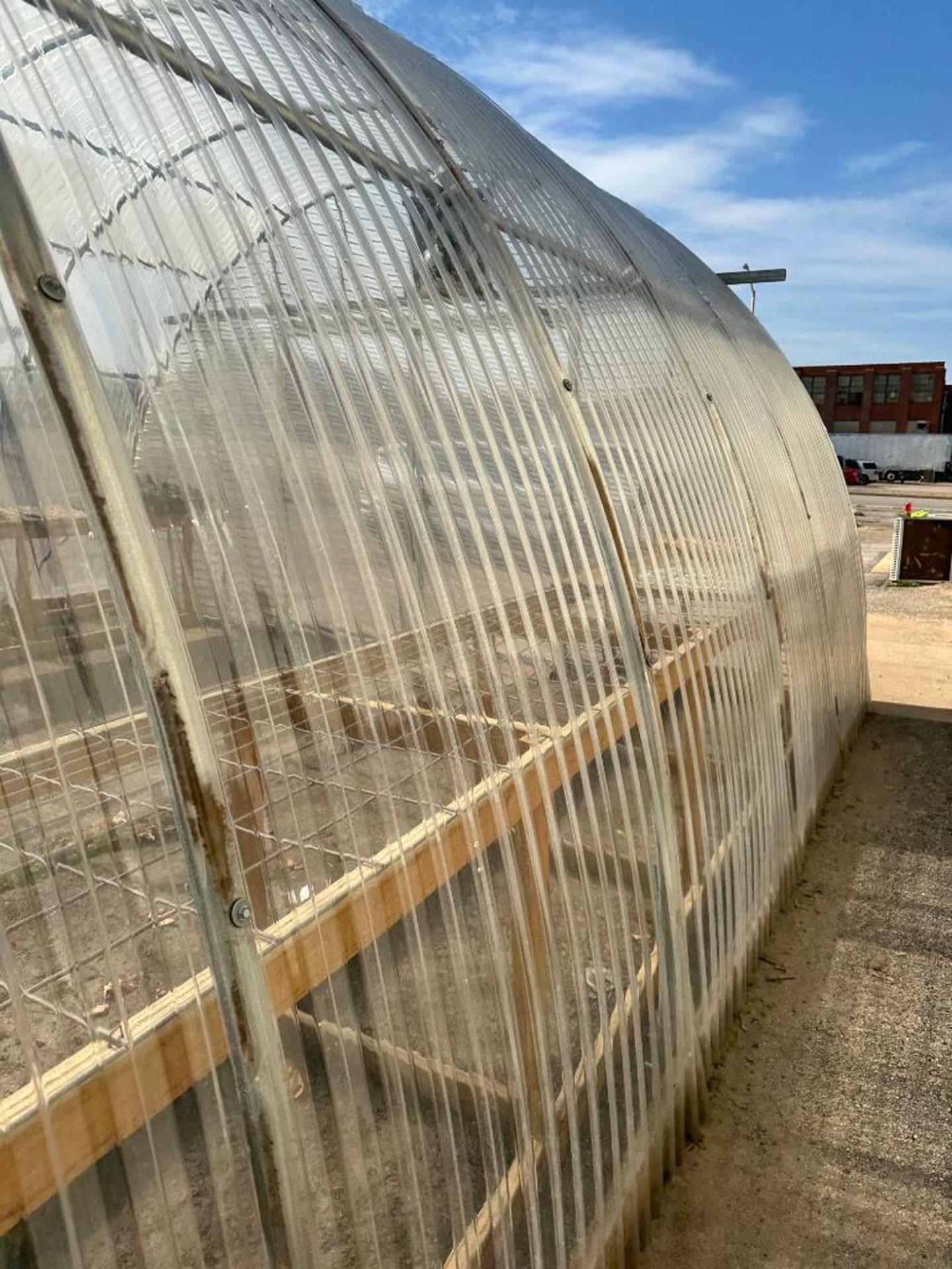 25' X 20' PLASTIC GREEN HOUSE W/ (2) EXHAUST FANS INFORMATION: WOODEN SHELF FRAMING SHOWN IN ADDITIO - Image 15 of 26