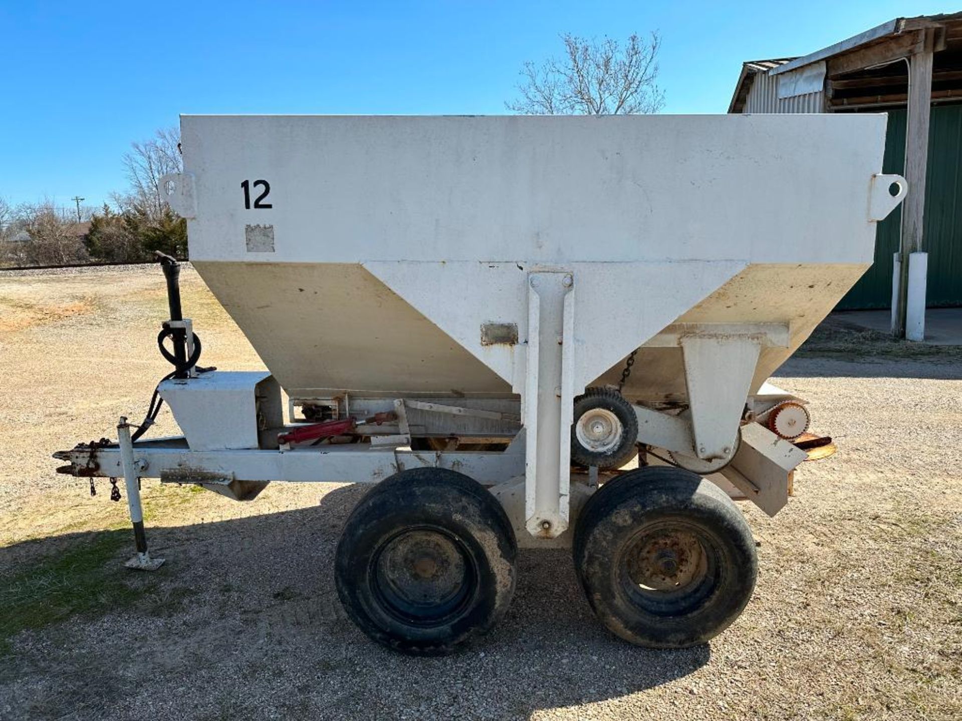 SIMONSEN 5-TON FERTILIZER SPREADER BRAND/MODEL: SIMONSEN SMC1754S INFORMATION: 5-TON CAP, 50' SPREAD - Image 7 of 30