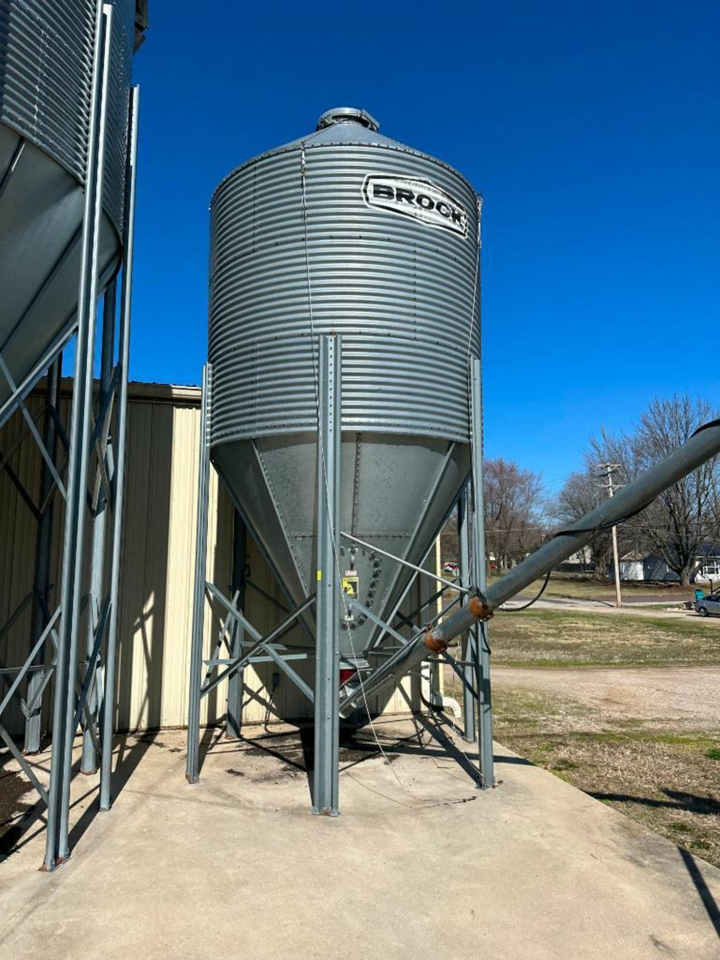 BROCK 9FT DIAMETER FEED & WET-HOLDING HOPPER BIN BRAND/MODEL: BROCK INFORMATION: 9' DIAMETER W/ 45 A - Image 5 of 16