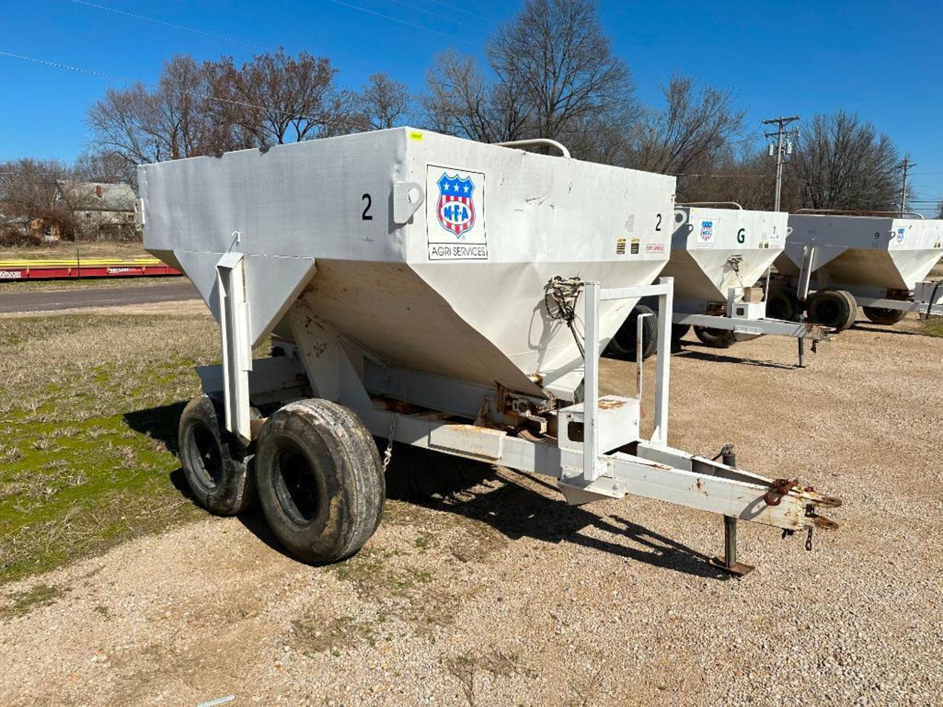 SIMONSEN 5-TON FERTILIZER SPREADER BRAND/MODEL: SIMONSEN SMC1754S INFORMATION: 5-TON CAP, 50' SPREAD - Image 3 of 23