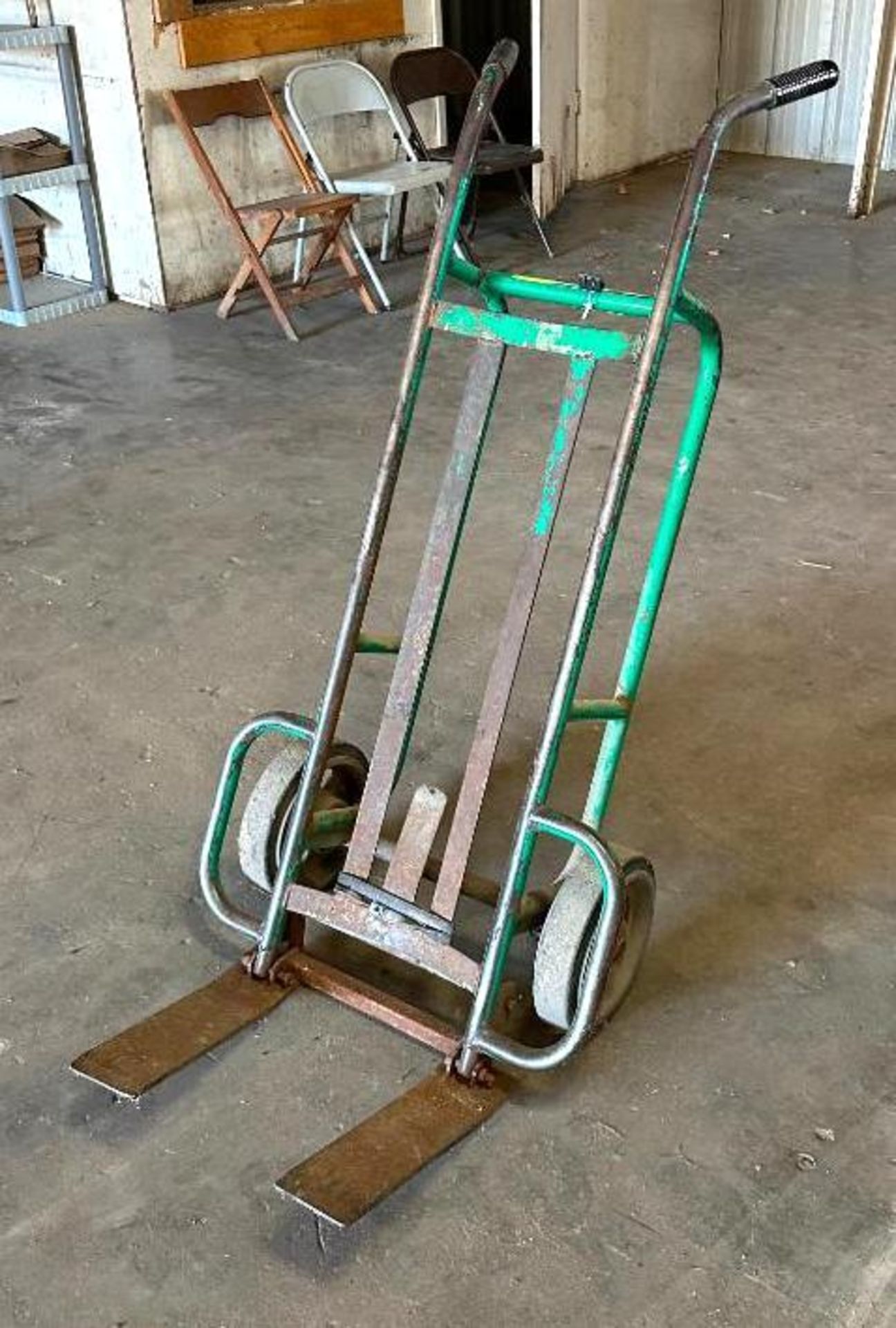 EZY-TILT 2-WHEELED PALLET HAND TRUCK LOCATION: MAIN WAREHOUSE