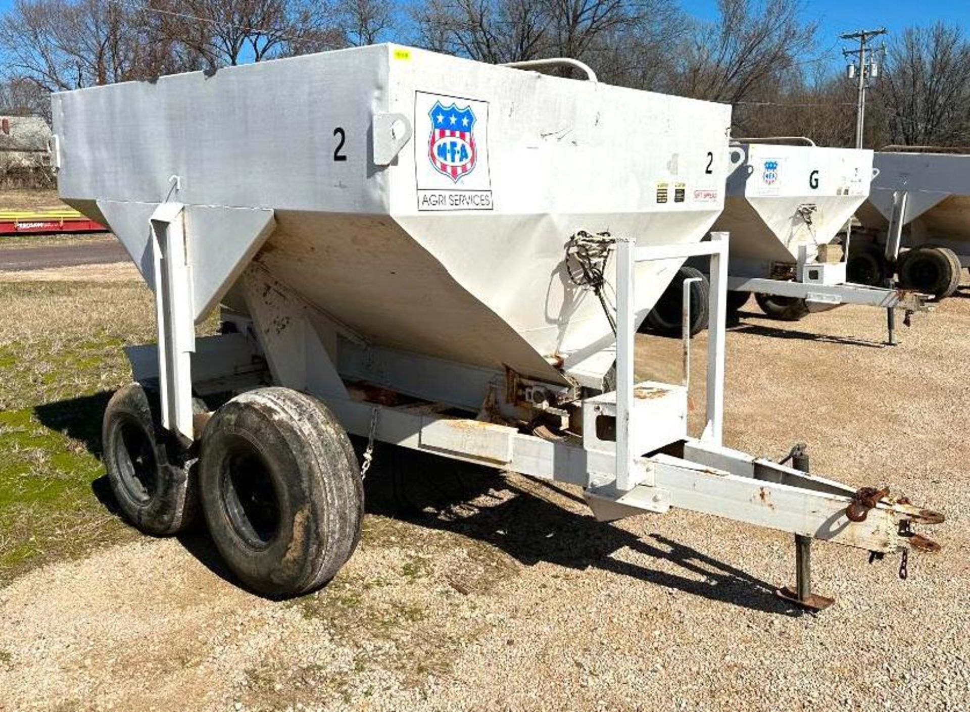 SIMONSEN 5-TON FERTILIZER SPREADER BRAND/MODEL: SIMONSEN SMC1754S INFORMATION: 5-TON CAP, 50' SPREAD - Image 2 of 23