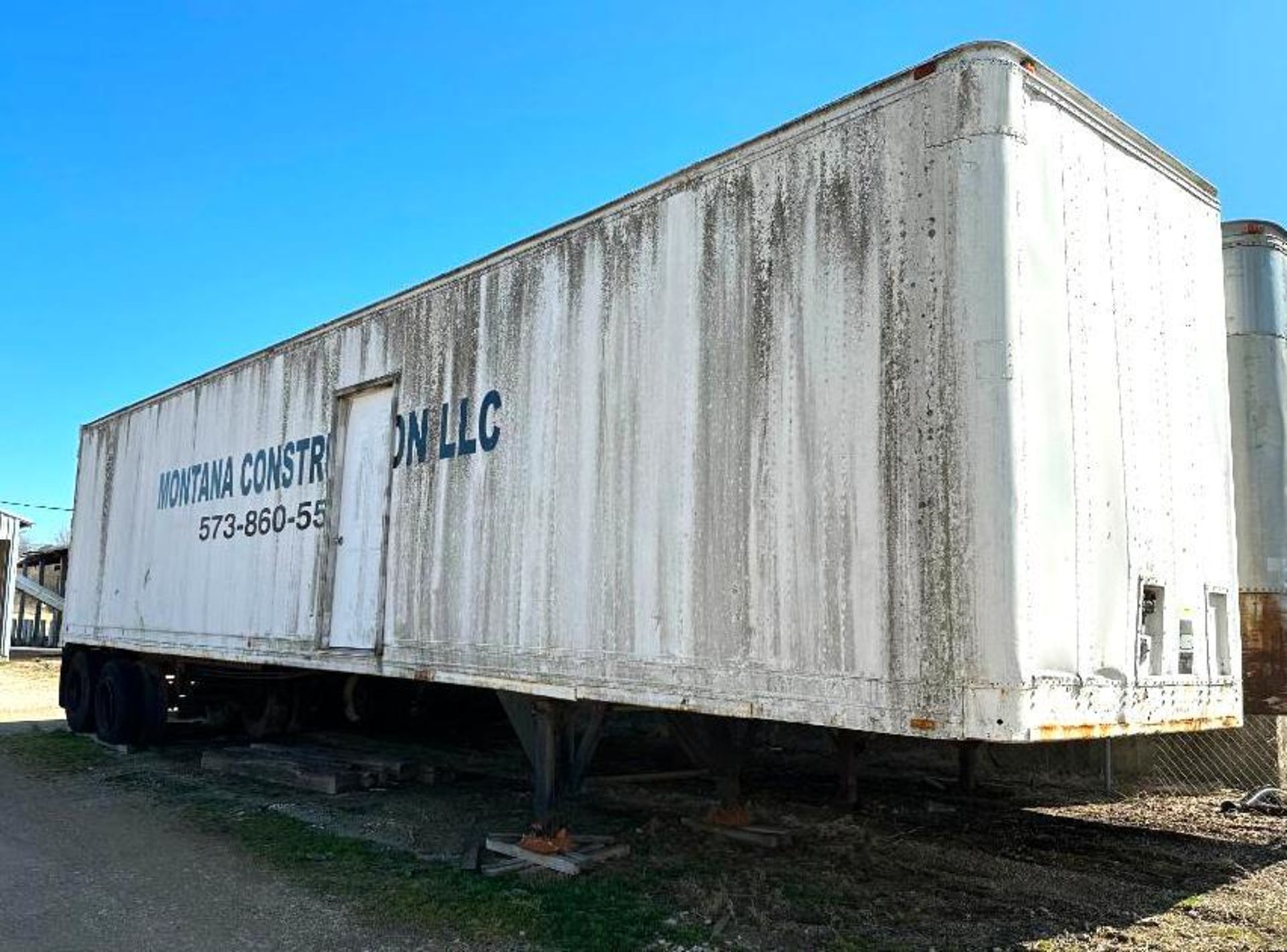 1977 BUDD 45FT TRACTOR TRAILER W/ SIDE DOOR AS SHOWN BRAND/MODEL: BUDD TRAILER CO INFORMATION: TYPE: - Image 2 of 27