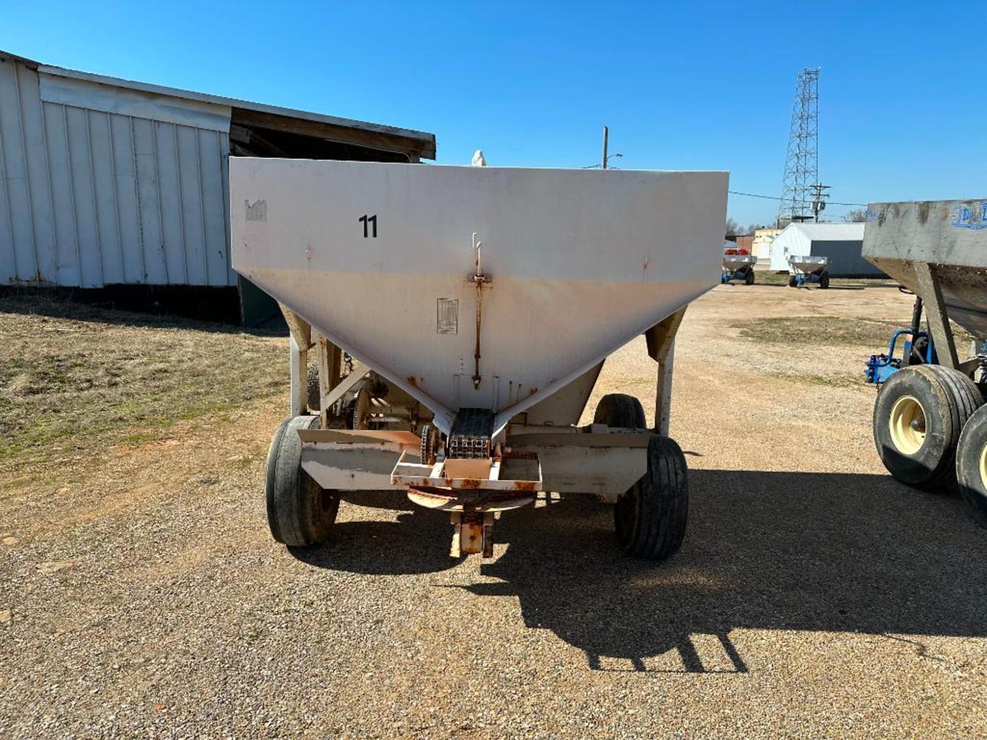 SIMONSEN 5-TON FERTILIZER SPREADER BRAND/MODEL: SIMONSEN SMC1754S INFORMATION: 5-TON CAP, 50' SPREAD - Image 11 of 28