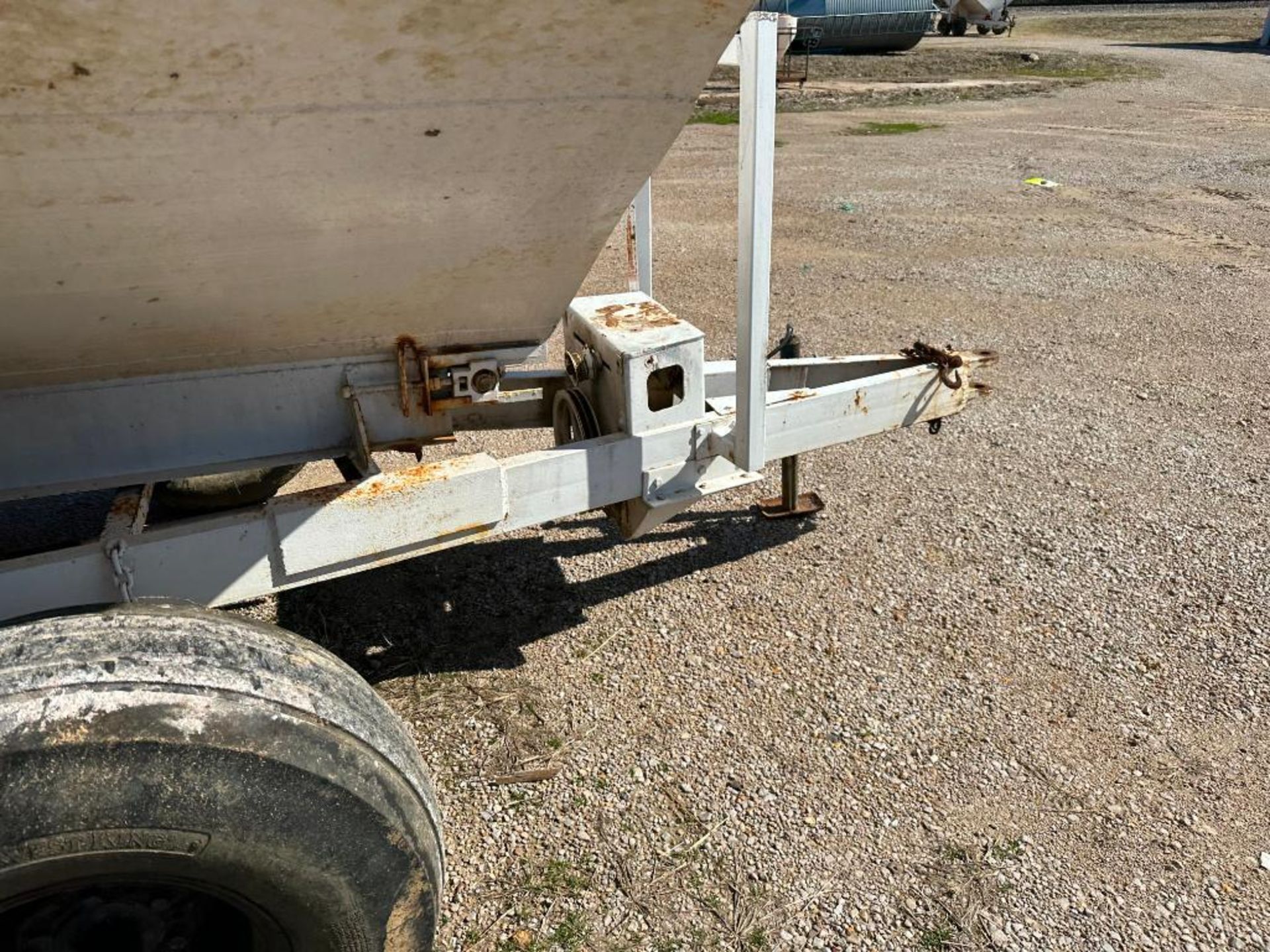 SIMONSEN 5-TON FERTILIZER SPREADER BRAND/MODEL: SIMONSEN SMC1754S INFORMATION: 5-TON CAP, 50' SPREAD - Image 16 of 23