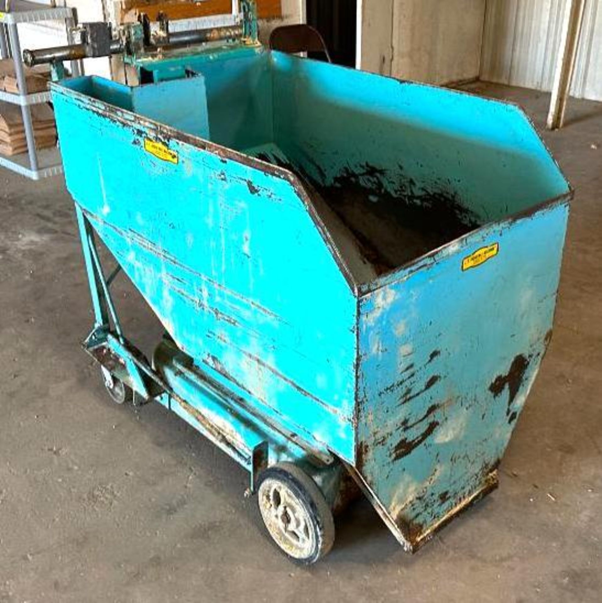 1000 LB GRAIN BUGGY W/ SCALE SIZE: 1000 LB CAPACITY LOCATION: MAIN WAREHOUSE - Image 3 of 17