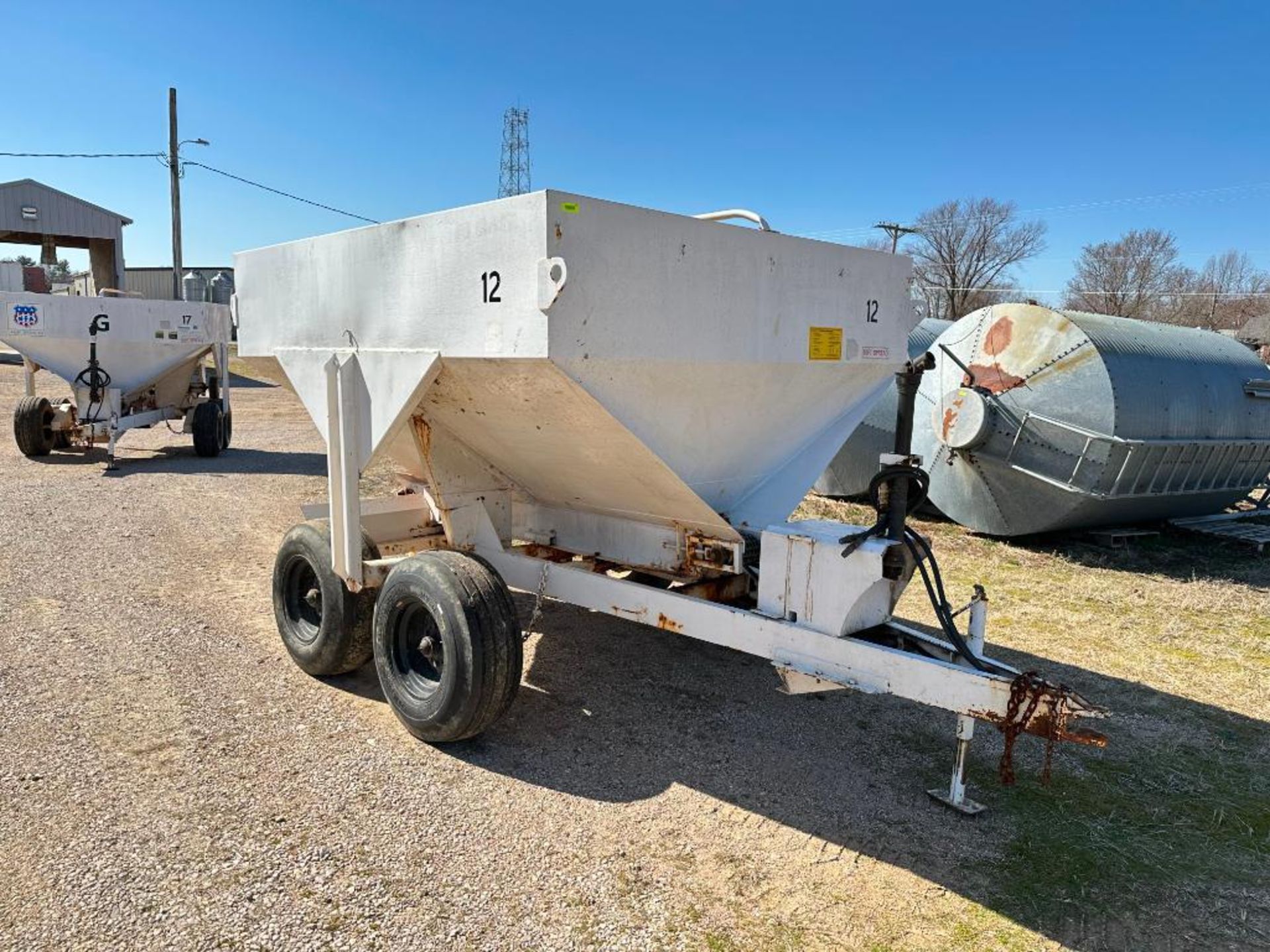 SIMONSEN 5-TON FERTILIZER SPREADER BRAND/MODEL: SIMONSEN SMC1754S INFORMATION: 5-TON CAP, 50' SPREAD - Image 2 of 30