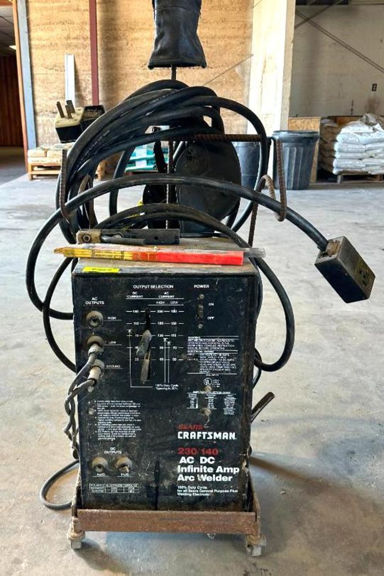 CRAFTSMAN 230/140 AC DC INFINITE AMP ARC WELDER LOCATION: MAIN WAREHOUSE