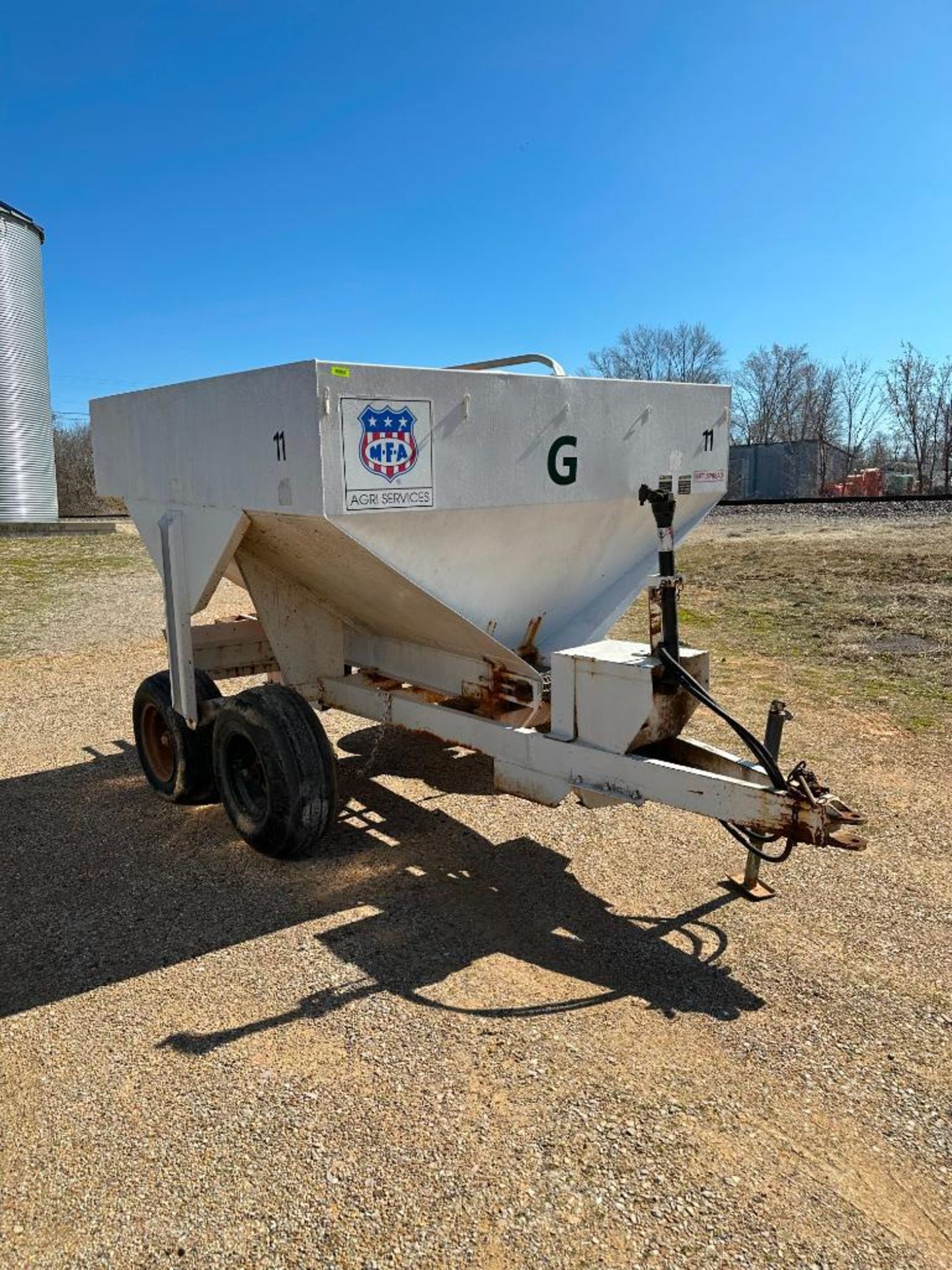 SIMONSEN 5-TON FERTILIZER SPREADER BRAND/MODEL: SIMONSEN SMC1754S INFORMATION: 5-TON CAP, 50' SPREAD - Image 2 of 28