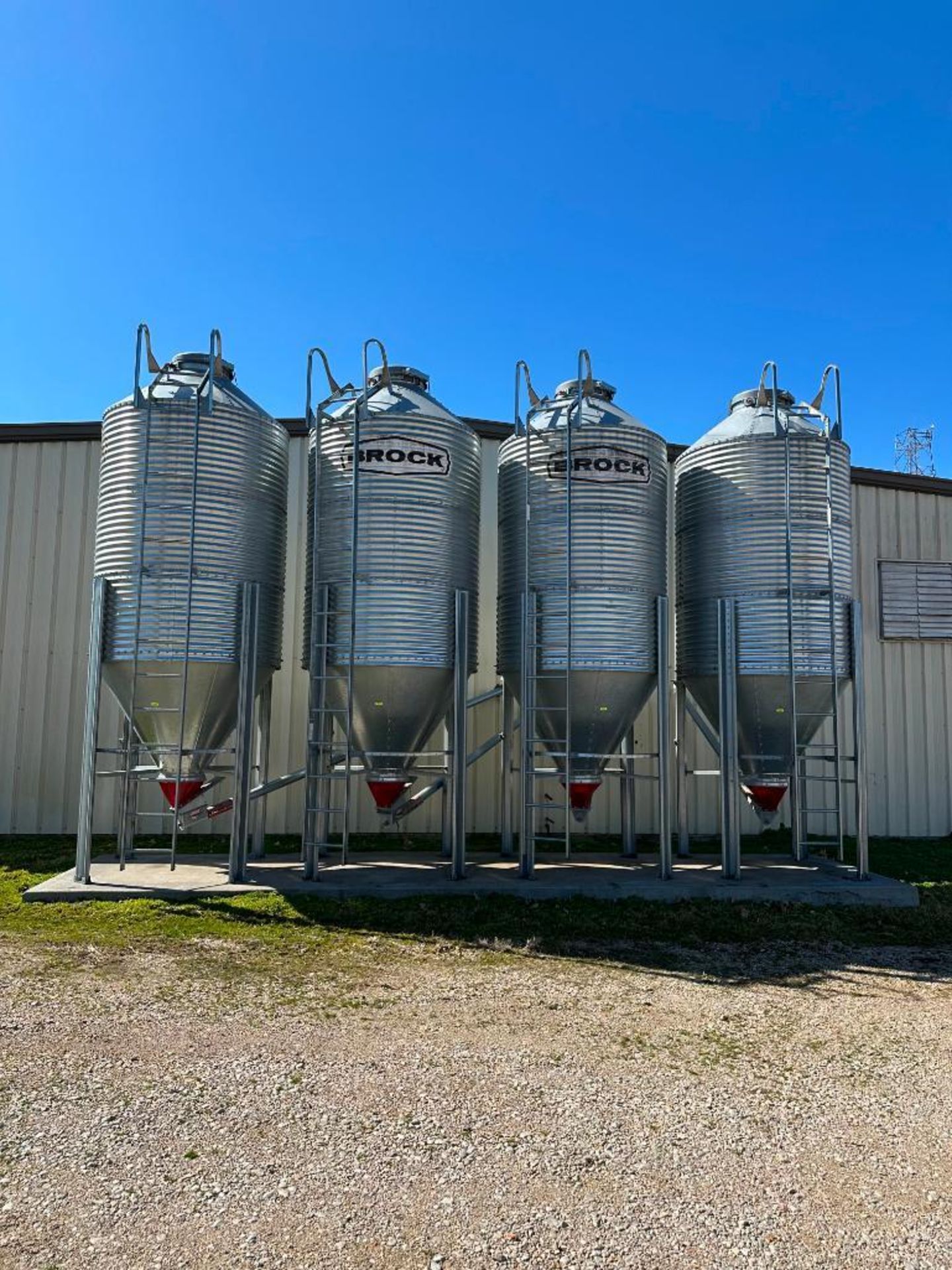 BROCK 6FT DEED & WET-HOLDING HOPPER BINS BRAND/MODEL: BROCK INFORMATION: 6' DIAMETER W/ 60 DEGREE HO - Image 3 of 9