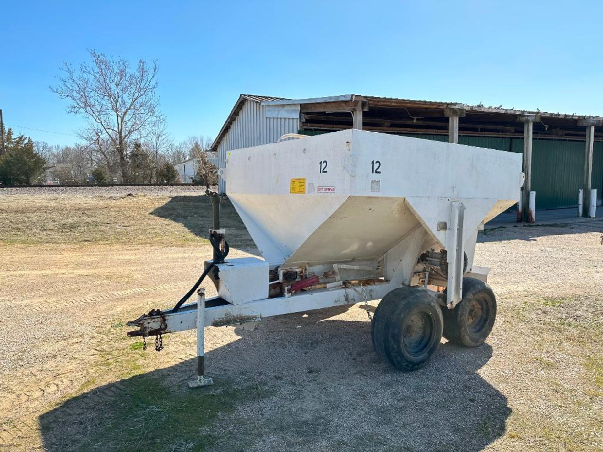 SIMONSEN 5-TON FERTILIZER SPREADER BRAND/MODEL: SIMONSEN SMC1754S INFORMATION: 5-TON CAP, 50' SPREAD - Image 6 of 30