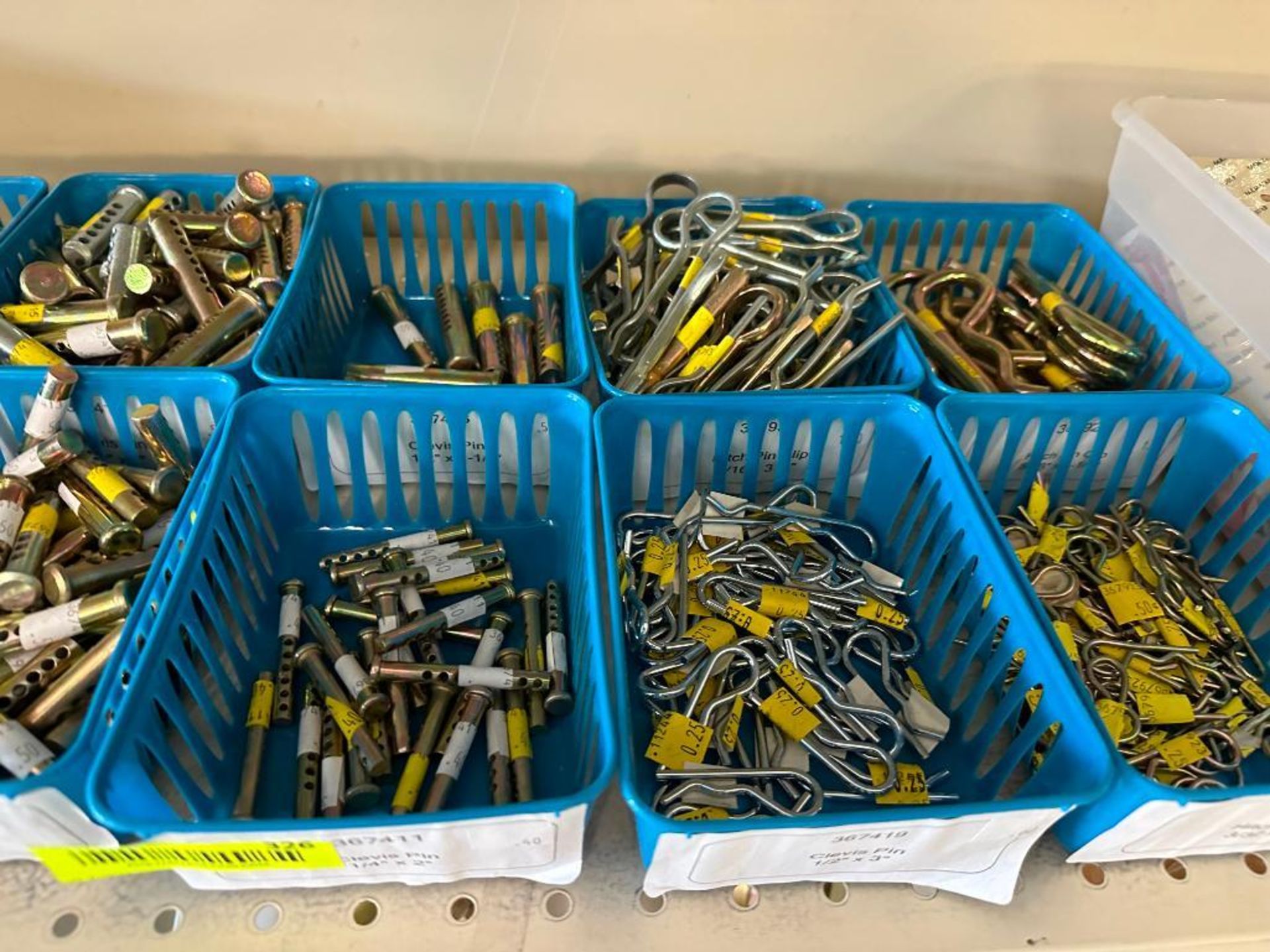 ASSORTED CLEVIS PINS AS SHOWN LOCATION: STORE - Image 4 of 9