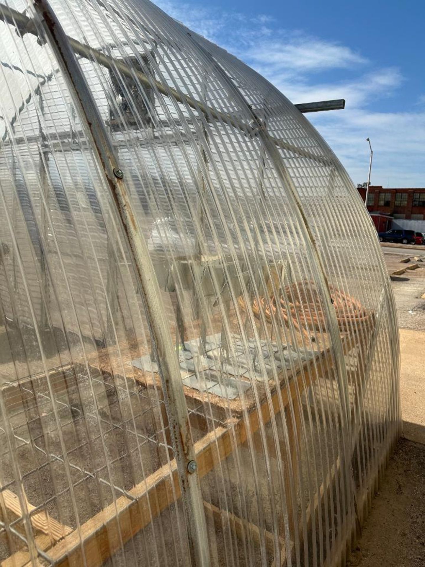 25' X 20' PLASTIC GREEN HOUSE W/ (2) EXHAUST FANS INFORMATION: WOODEN SHELF FRAMING SHOWN IN ADDITIO - Image 16 of 26