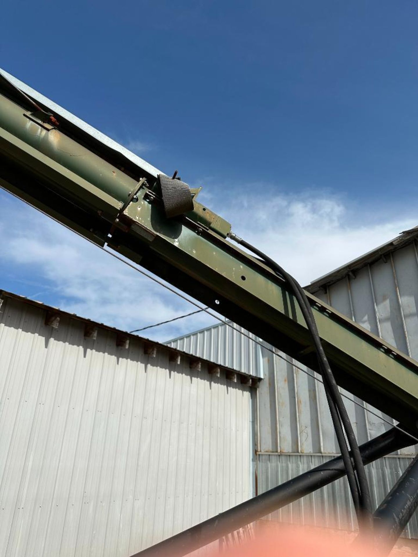 40 FT MOBILE GRAIN AUGER INFORMATION: IN WORKING CONDITION SIZE: 40' LOCATION: LOT - Image 8 of 15