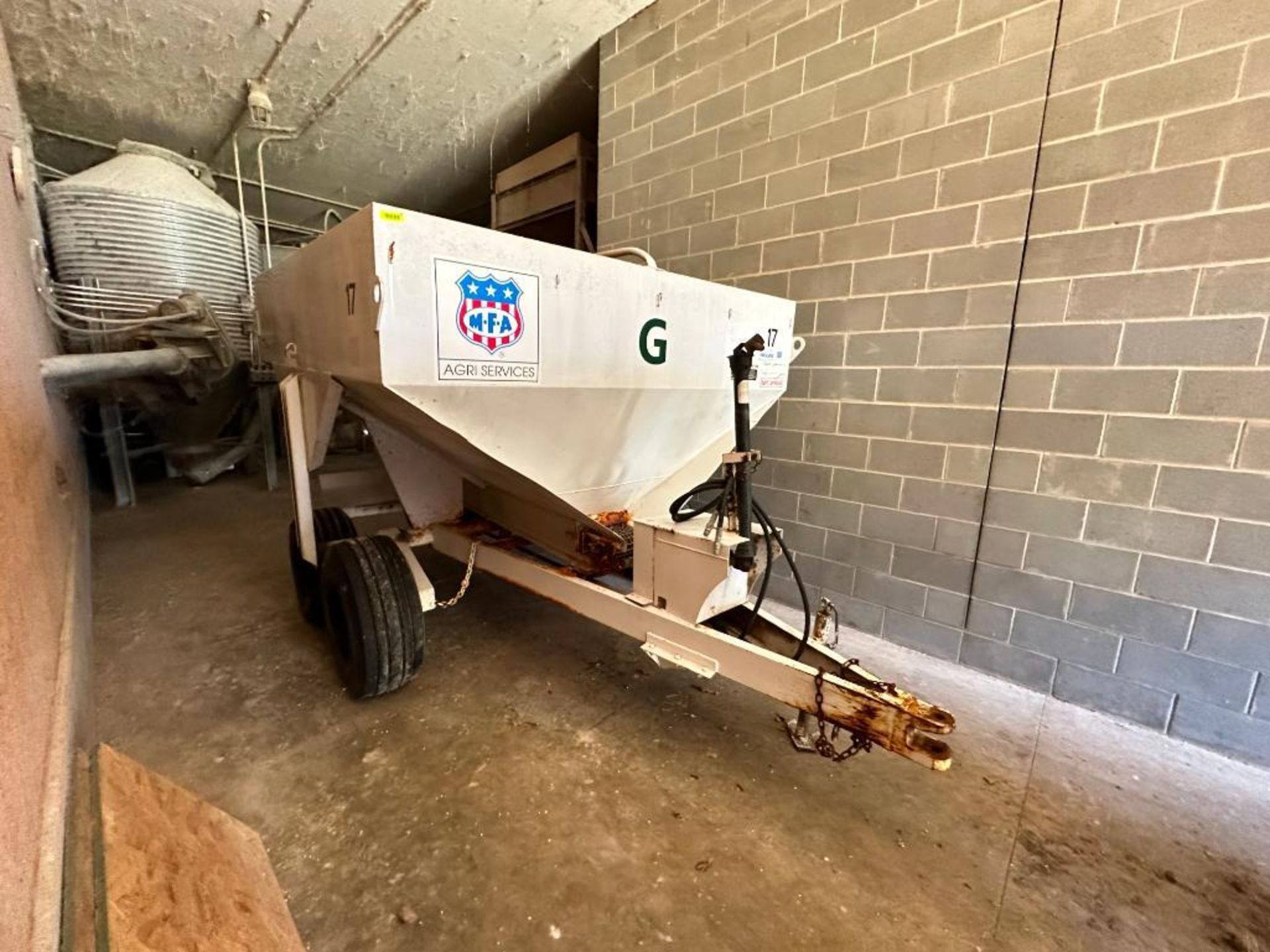 SIMONSEN 5-TON FERTILIZER SPREADER BRAND/MODEL: SIMONSEN SMC1754S INFORMATION: 5-TON CAP, 50' SPREAD - Image 11 of 23