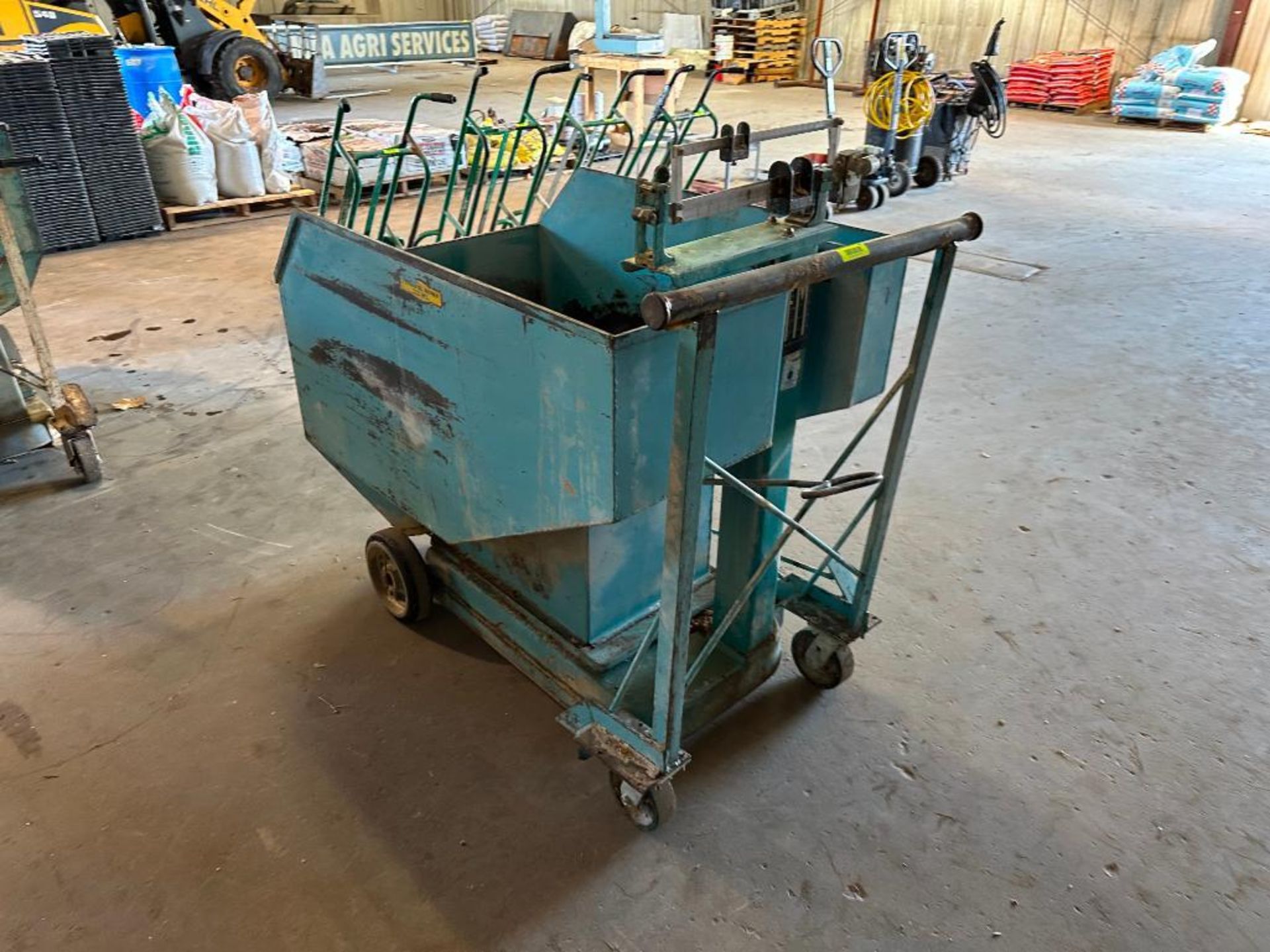 1000 LB GRAIN BUGGY W/ SCALE SIZE: 1000 LB CAPACITY LOCATION: MAIN WAREHOUSE - Image 9 of 17