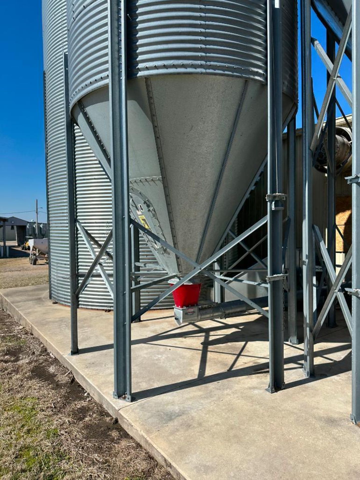 BROCK 9FT DIAMETER FEED & WET-HOLDING HOPPER BIN BRAND/MODEL: BROCK INFORMATION: 9' DIAMETER W/ 45 A - Image 11 of 13