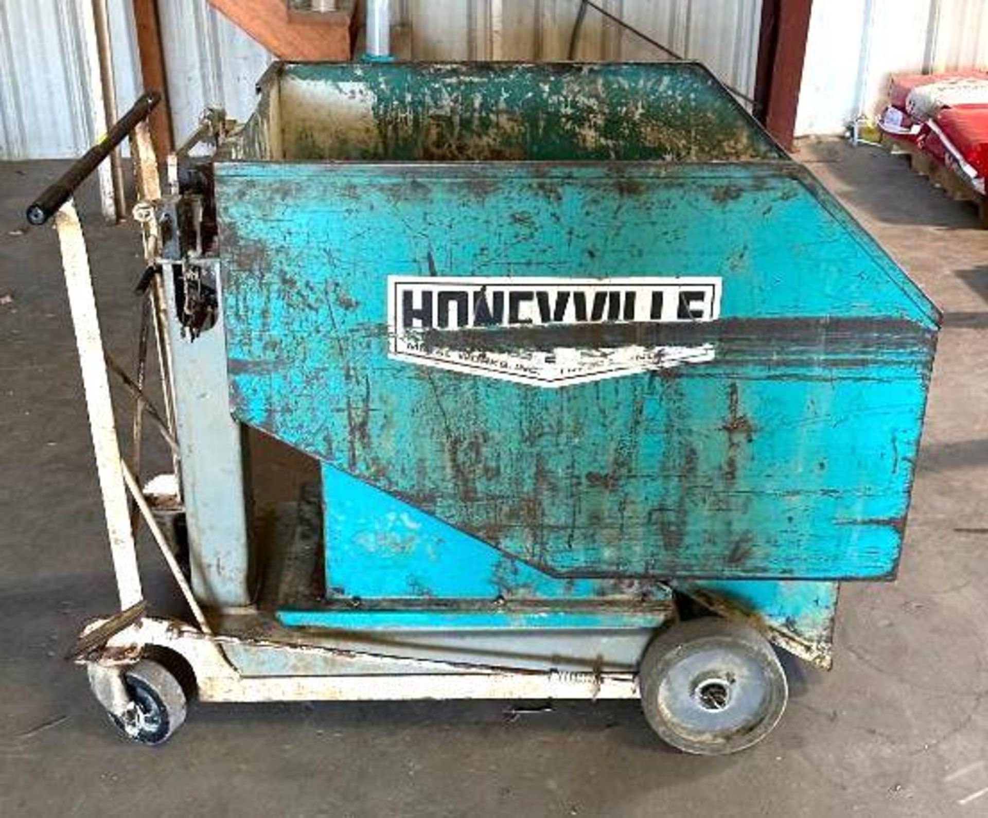 HONEYVILLE 1000 LB GRAIN BUGGY W/ SCALE BRAND/MODEL: HONEYVILLE SIZE: 1000 LB CAPACITY LOCATION: MAI