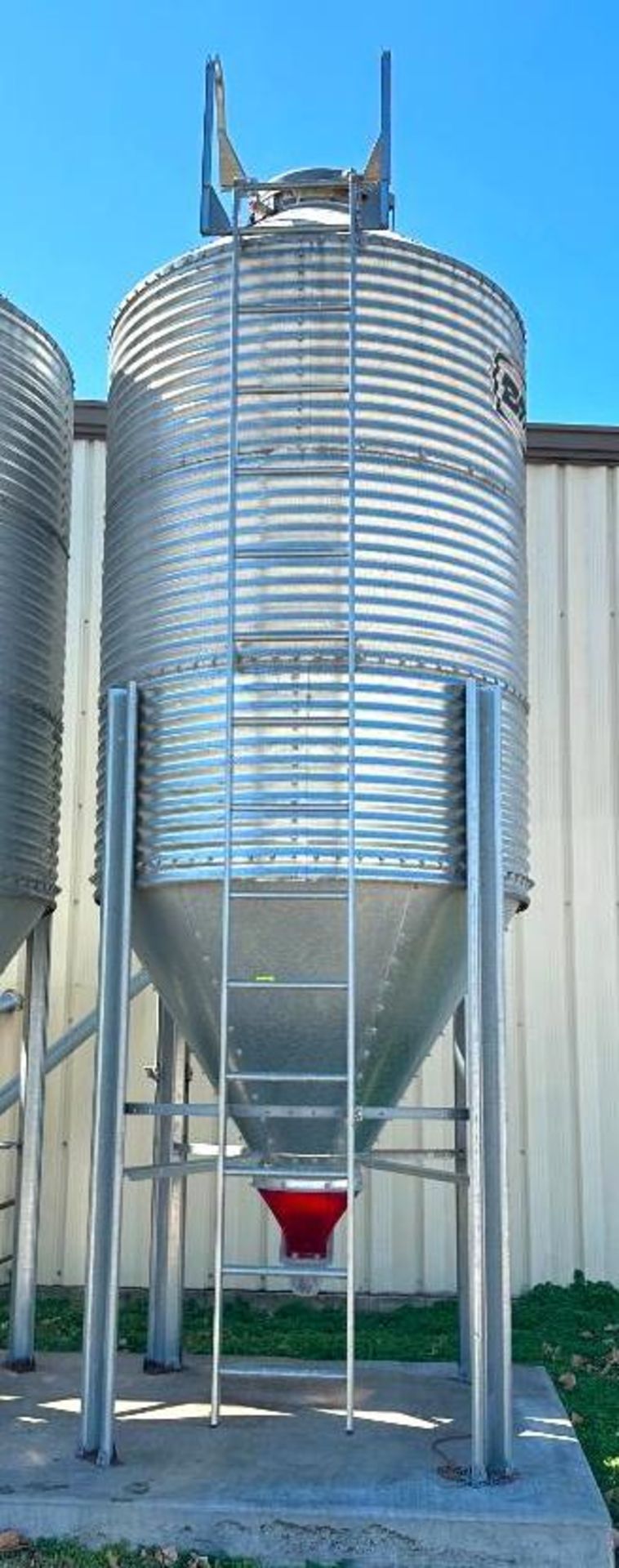 BROCK 6FT DEED & WET-HOLDING HOPPER BINS BRAND/MODEL: BROCK INFORMATION: 6' DIAMETER W/ 60 DEGREE HO