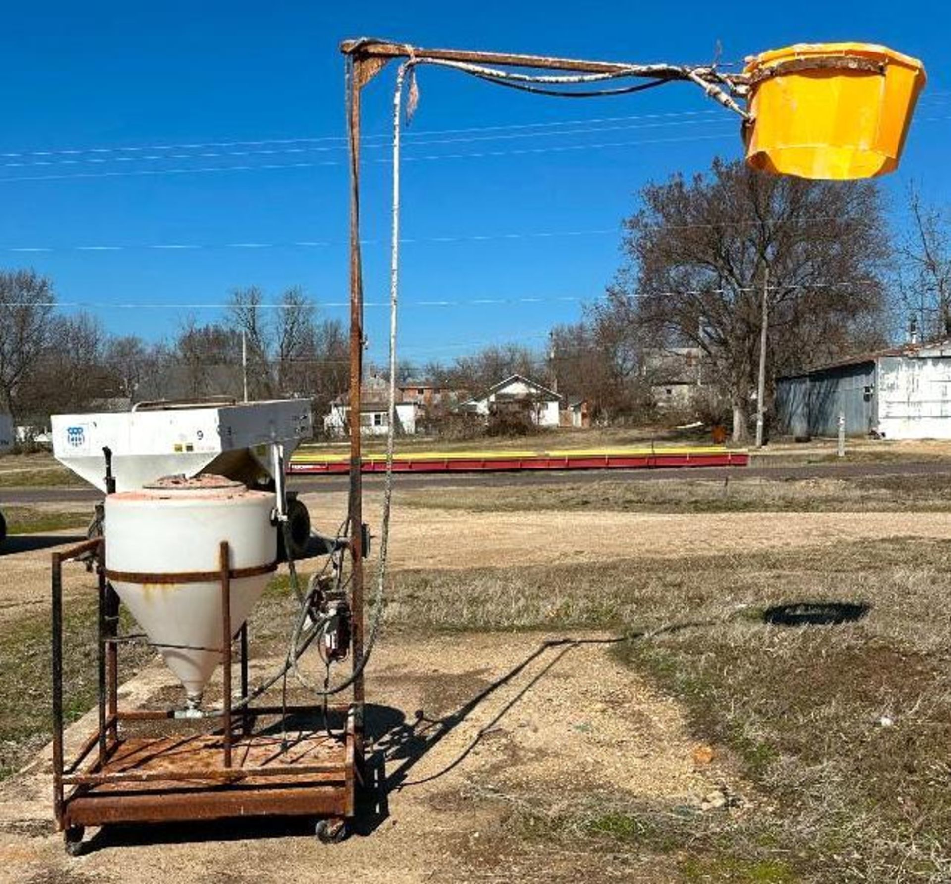 INDUSTRIAL FERTILIZER W/ 30 GALLON TANK & REMCO 5500 SERIES PUMP SIZE: 30 GALLON LOCATION: LOT