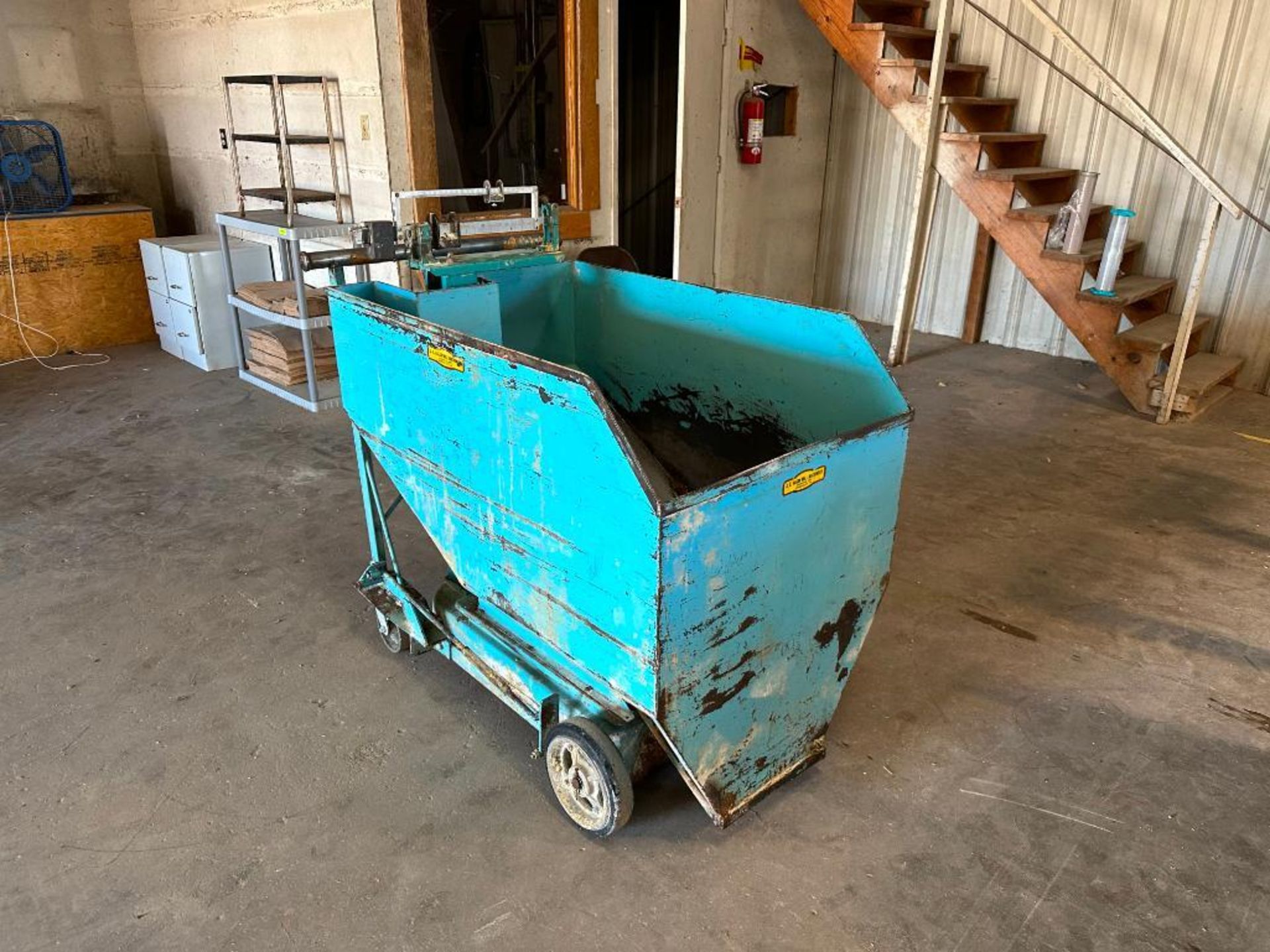 1000 LB GRAIN BUGGY W/ SCALE SIZE: 1000 LB CAPACITY LOCATION: MAIN WAREHOUSE - Image 2 of 17