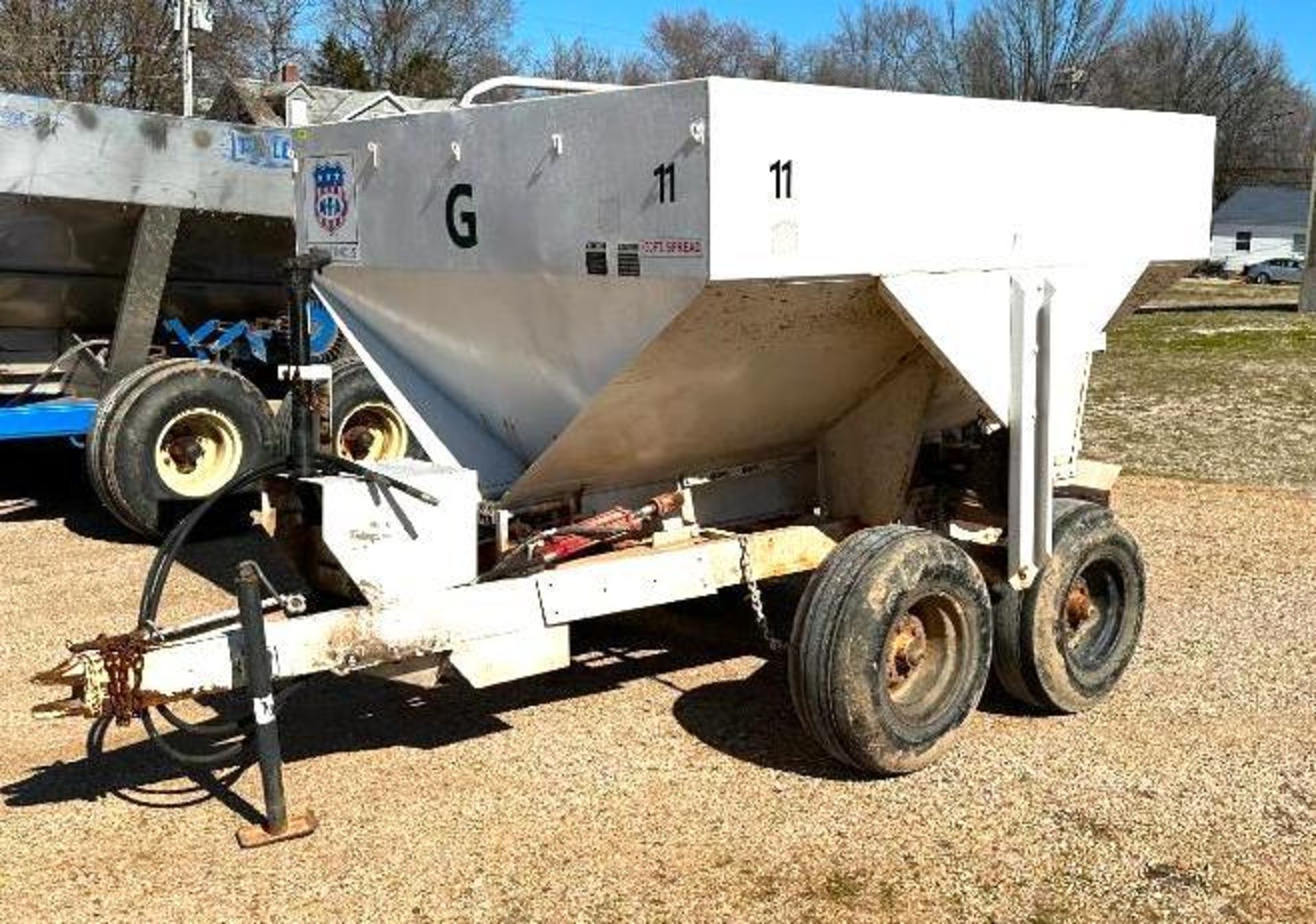 SIMONSEN 5-TON FERTILIZER SPREADER BRAND/MODEL: SIMONSEN SMC1754S INFORMATION: 5-TON CAP, 50' SPREAD - Image 3 of 28