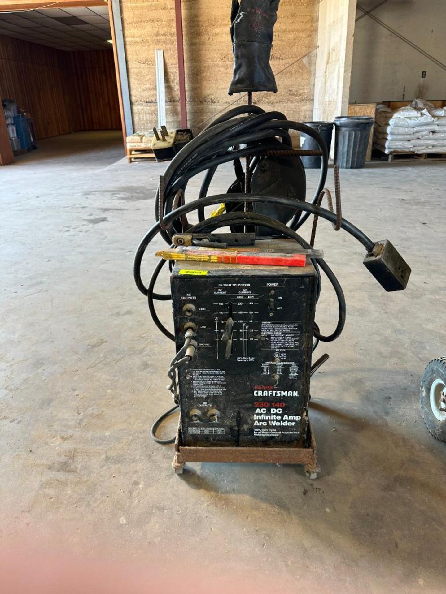 CRAFTSMAN 230/140 AC DC INFINITE AMP ARC WELDER LOCATION: MAIN WAREHOUSE - Image 4 of 8