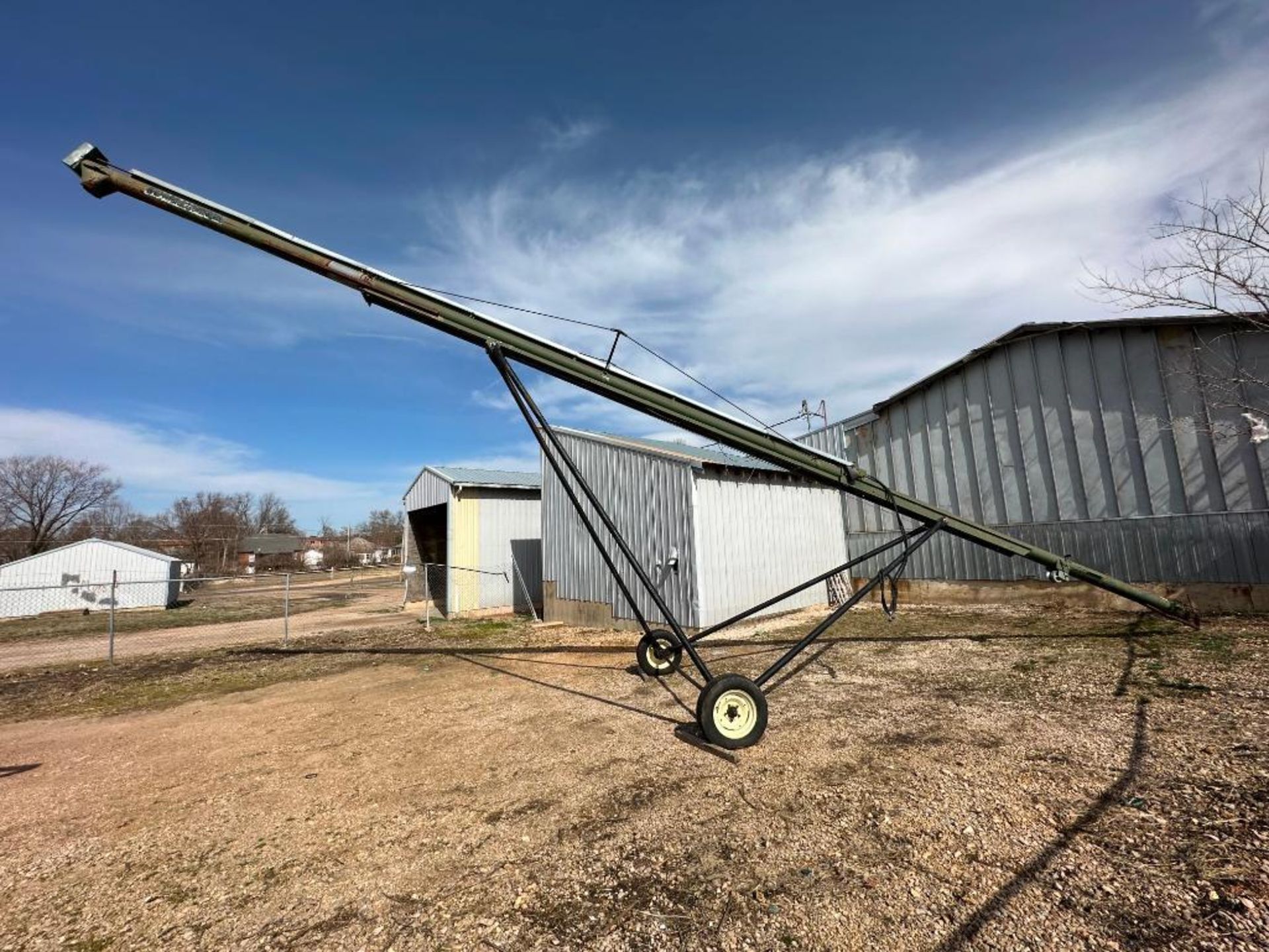 40 FT MOBILE GRAIN AUGER INFORMATION: IN WORKING CONDITION SIZE: 40' LOCATION: LOT - Image 5 of 15