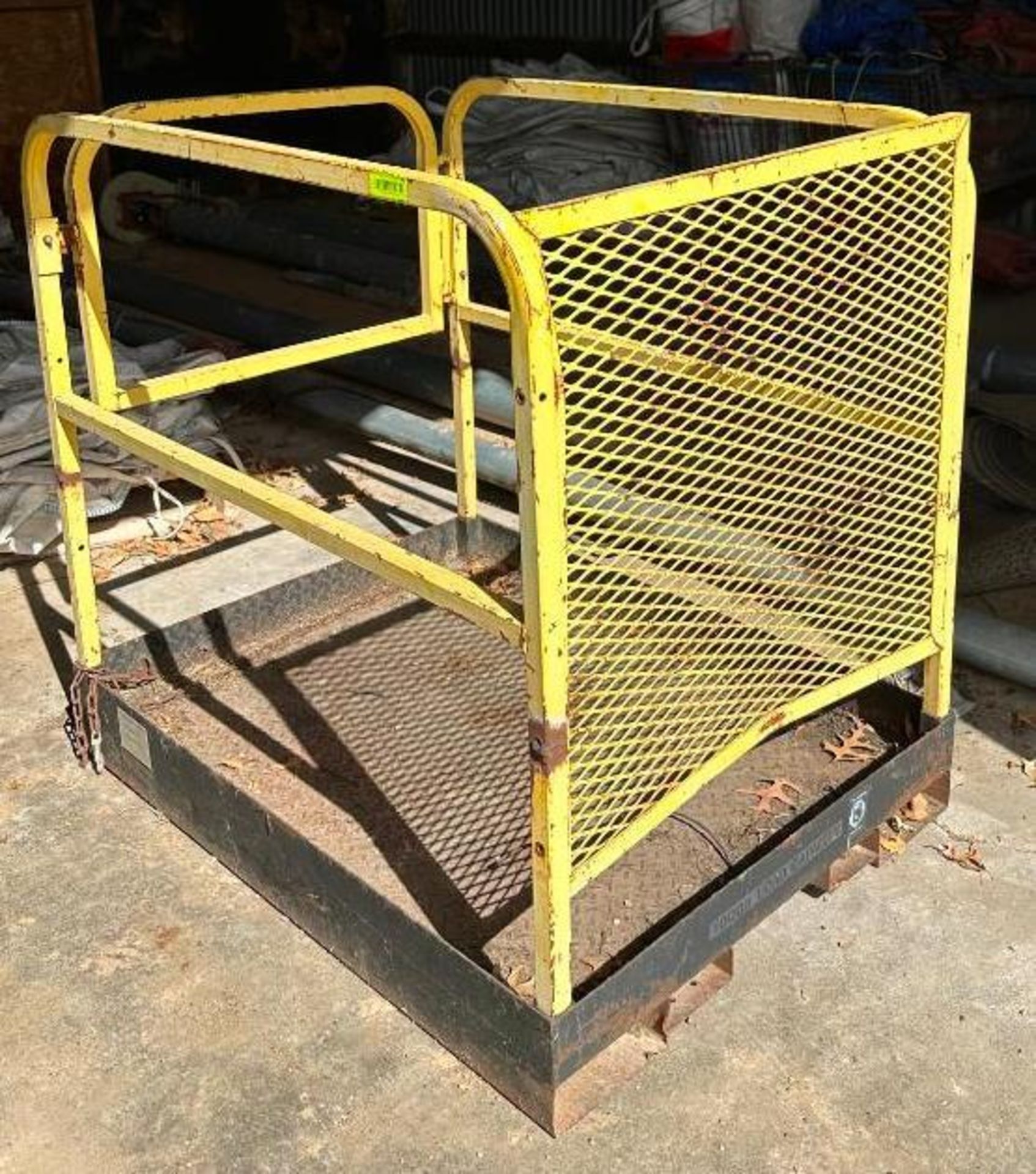 DESCRIPTION: FORK ACCESSIBLE MAN CAGE SIZE: 48"X36"X45" LOCATION: WAREHOUSE #2 QTY: 1