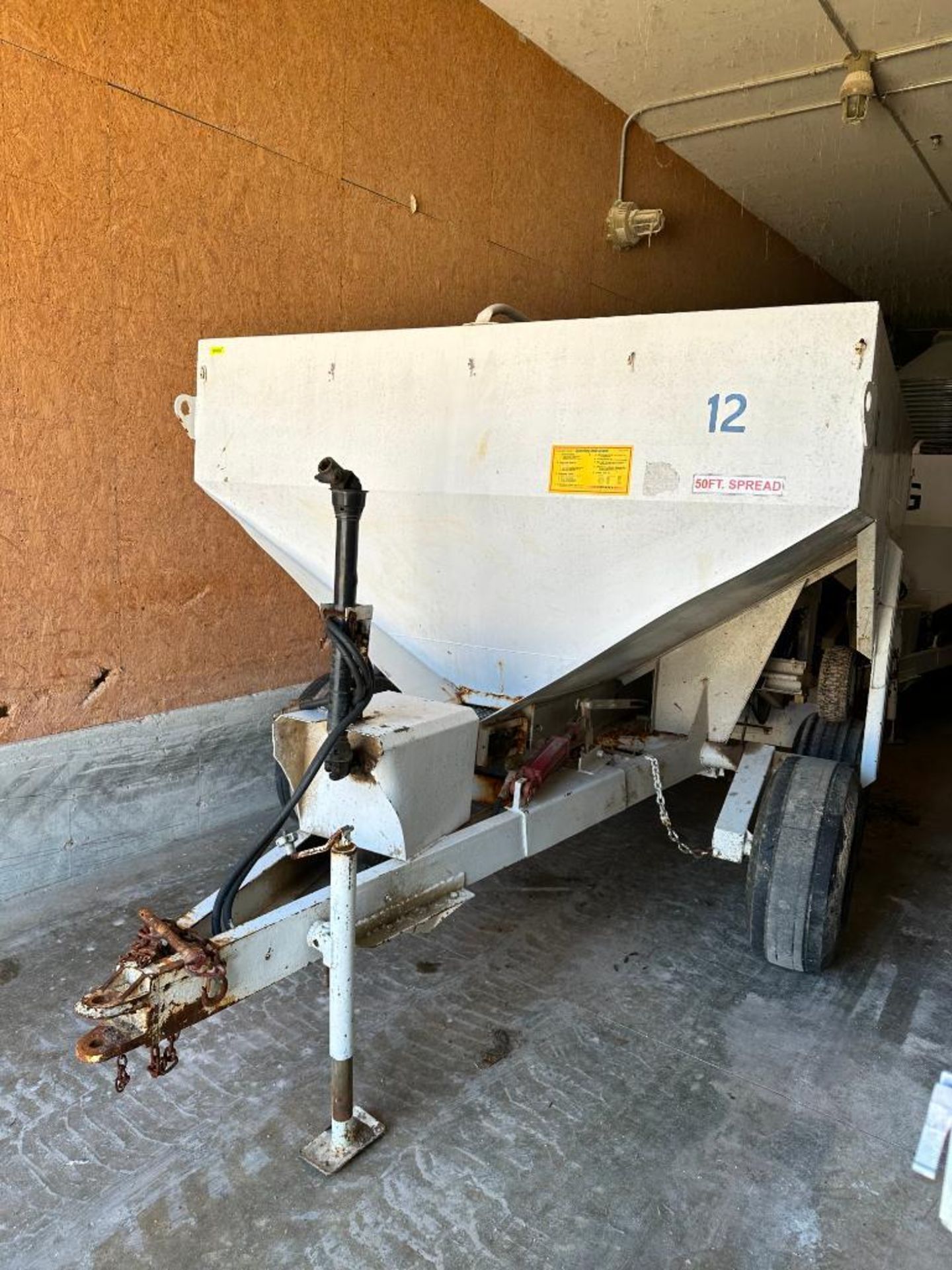 SIMONSEN 5-TON FERTILIZER SPREADER BRAND/MODEL: SIMONSEN SMC1754S INFORMATION: 5-TON CAP, 50' SPREAD - Image 17 of 30